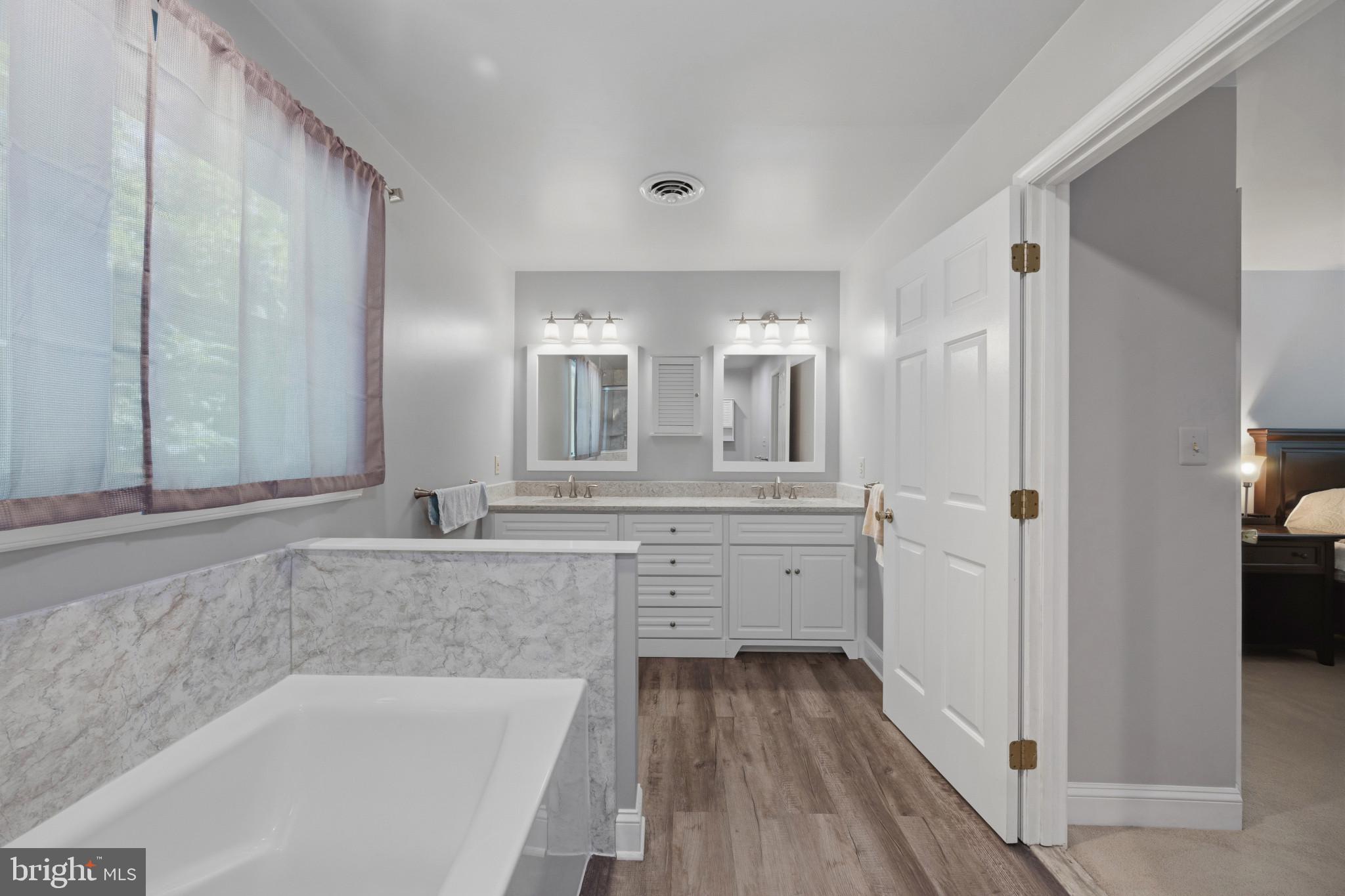 HERITAGE WOODS - Residential