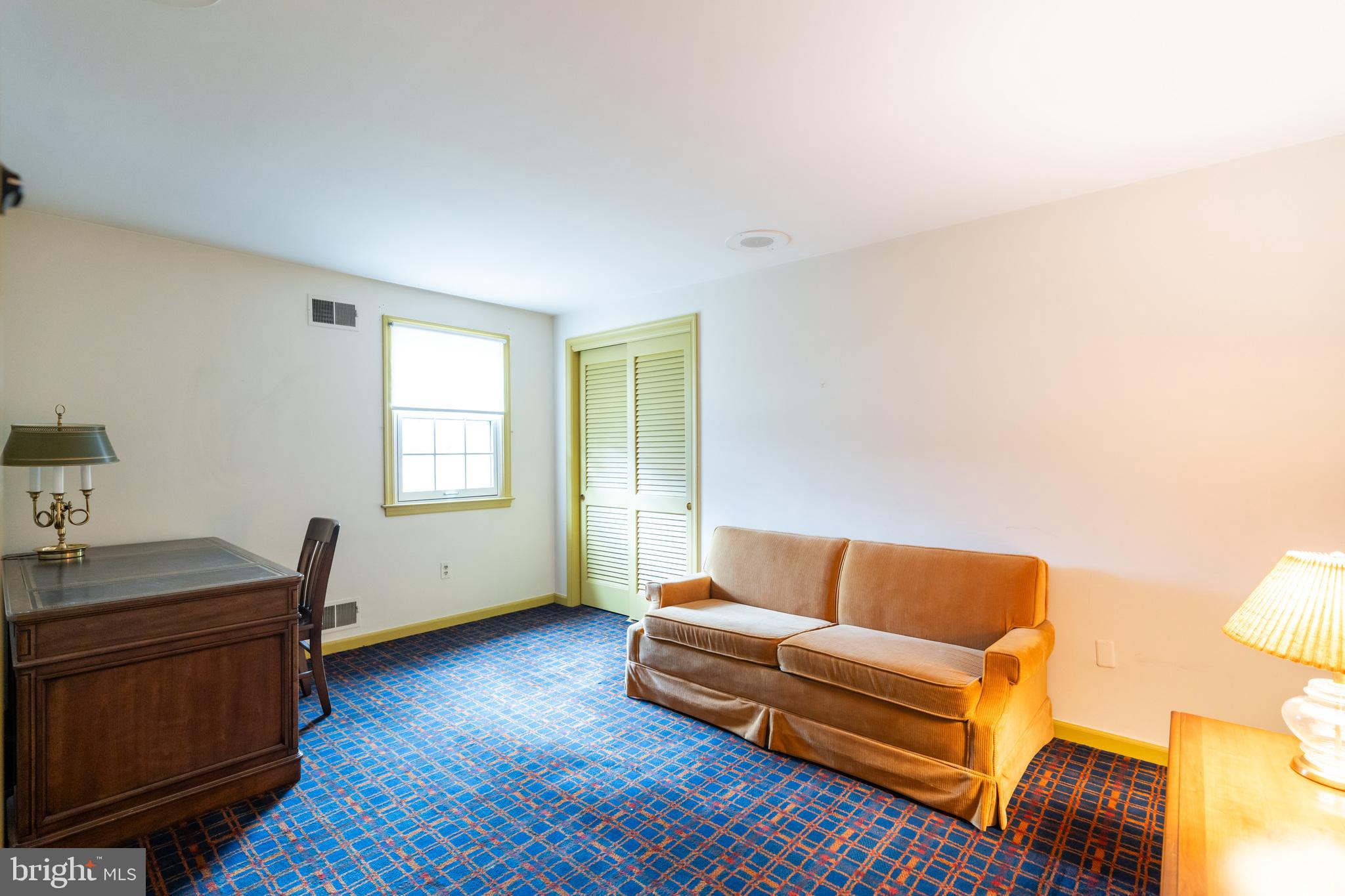 NEWTOWN SQ - Residential