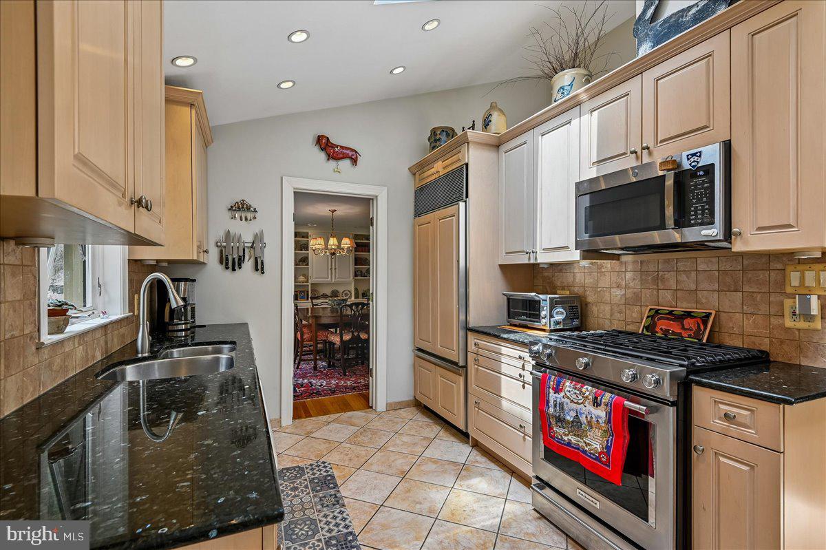 HAMPTON VILLAGE - Residential