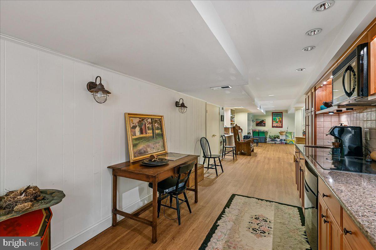 HAMPTON VILLAGE - Residential