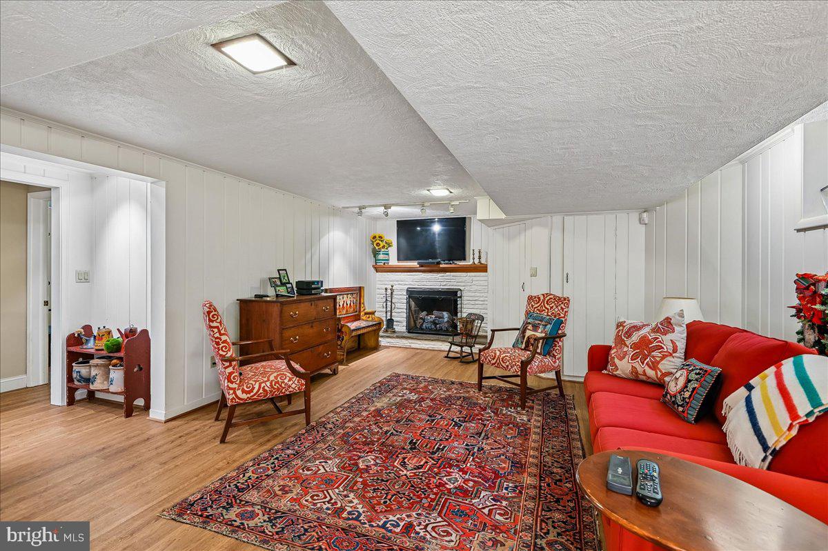 HAMPTON VILLAGE - Residential