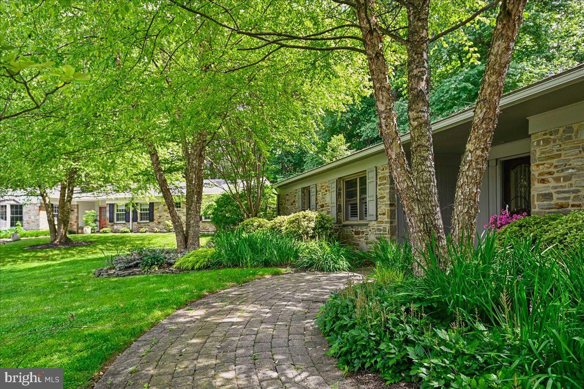 HAMPTON VILLAGE - Residential
