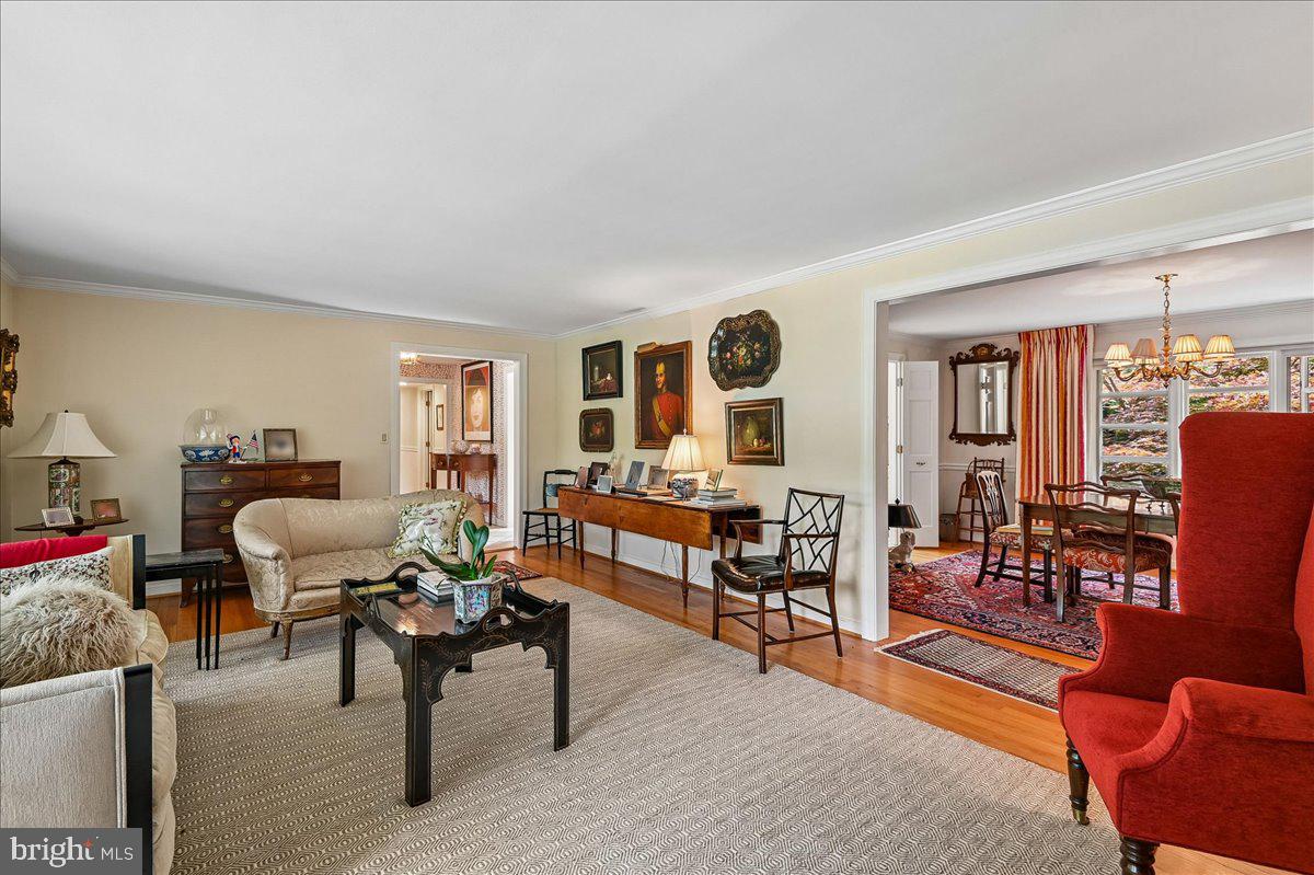HAMPTON VILLAGE - Residential