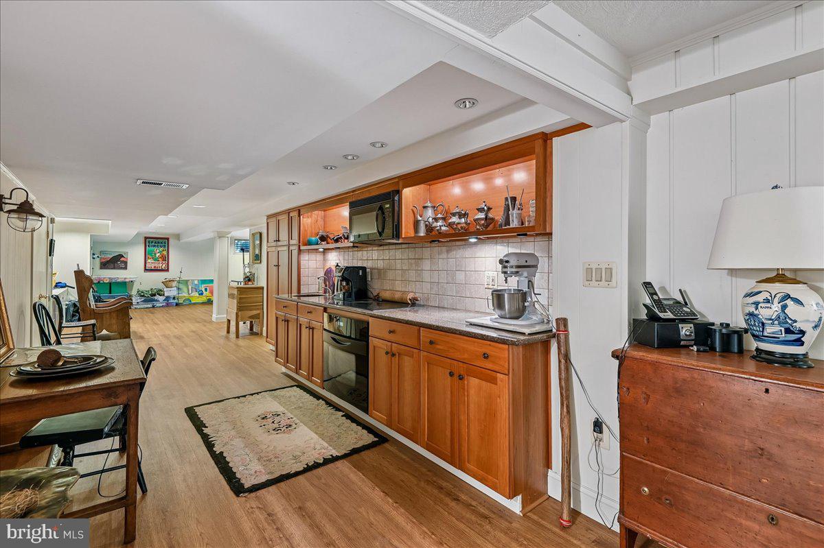 HAMPTON VILLAGE - Residential