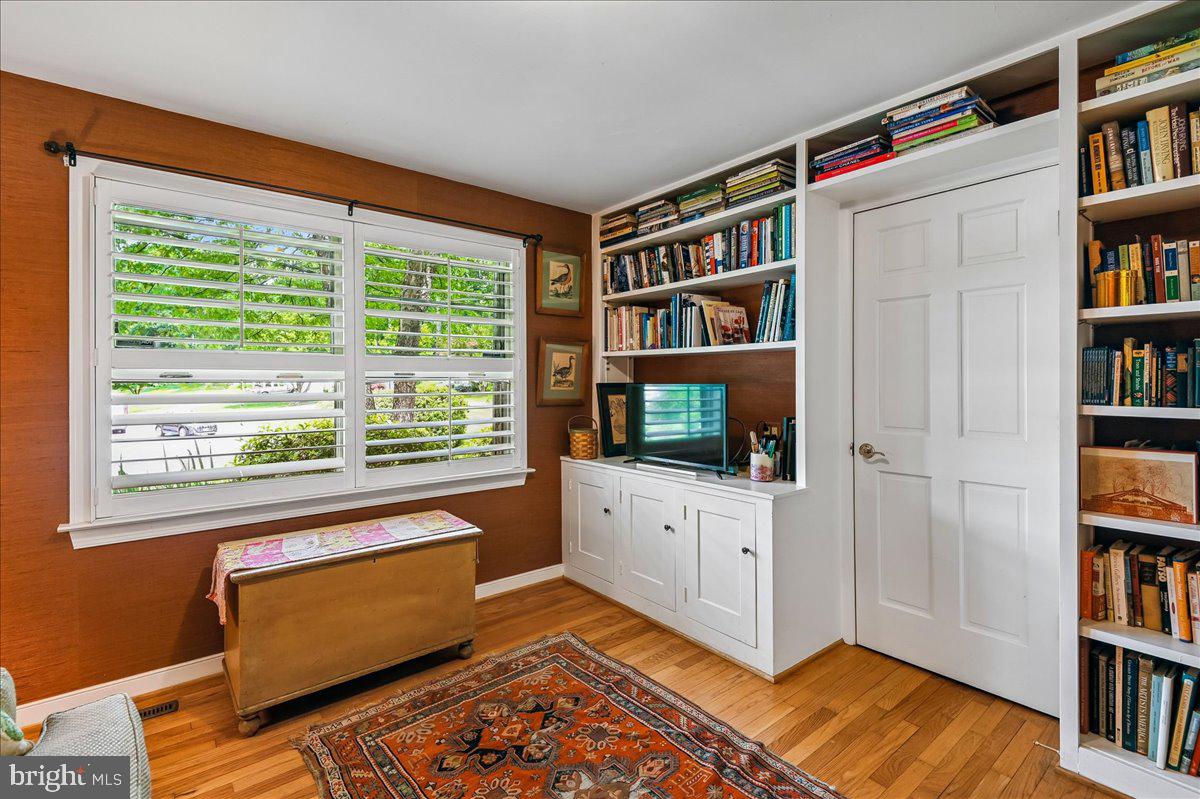HAMPTON VILLAGE - Residential