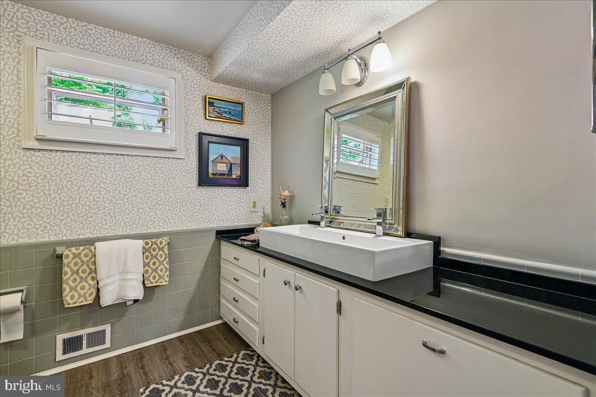 HAMPTON VILLAGE - Residential