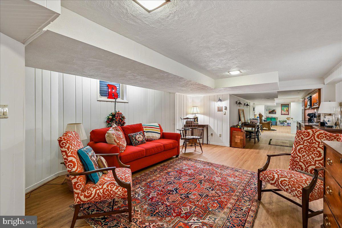 HAMPTON VILLAGE - Residential