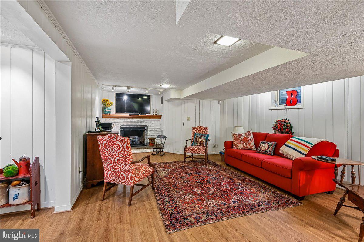 HAMPTON VILLAGE - Residential