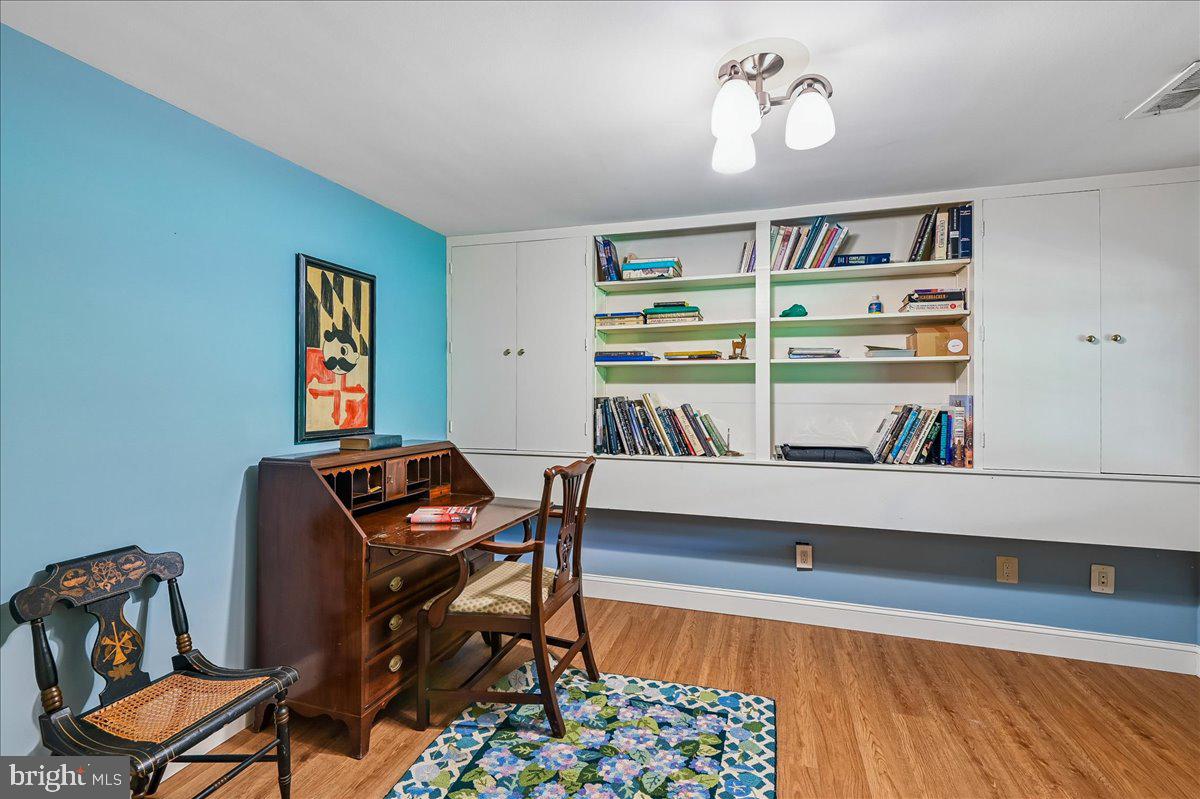 HAMPTON VILLAGE - Residential