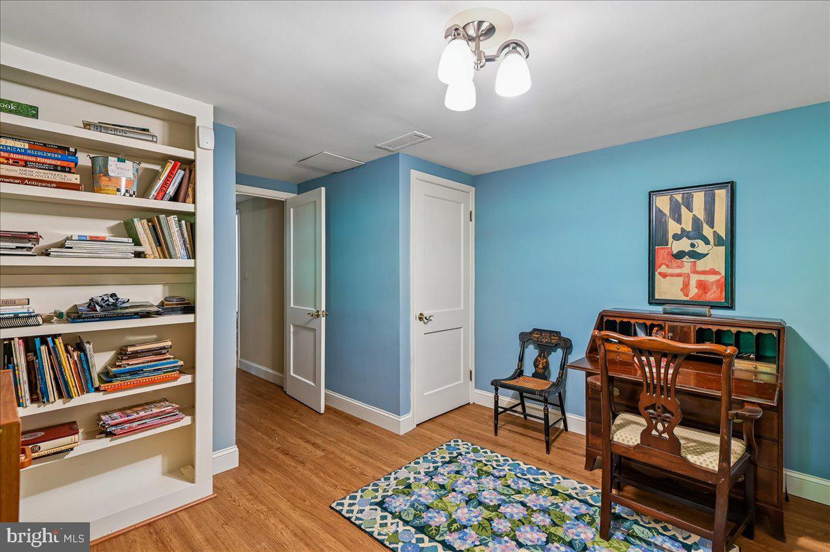 HAMPTON VILLAGE - Residential