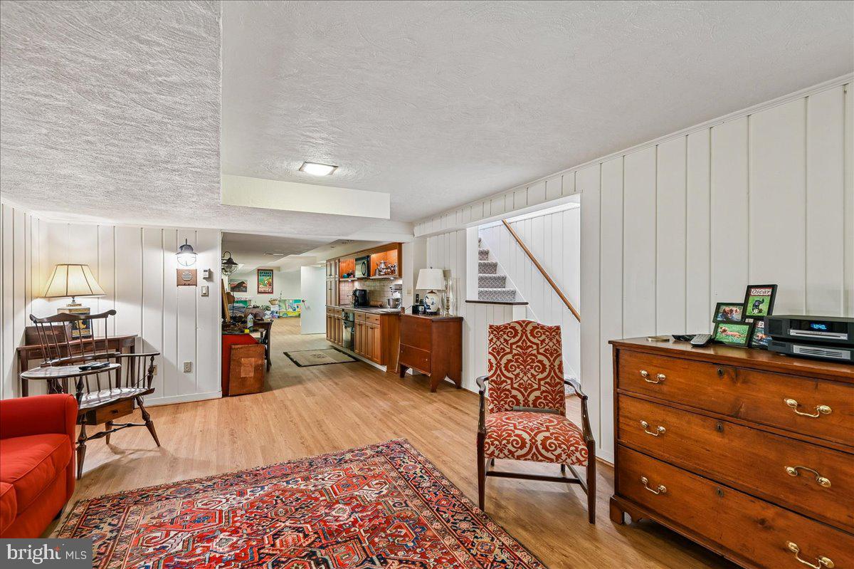 HAMPTON VILLAGE - Residential