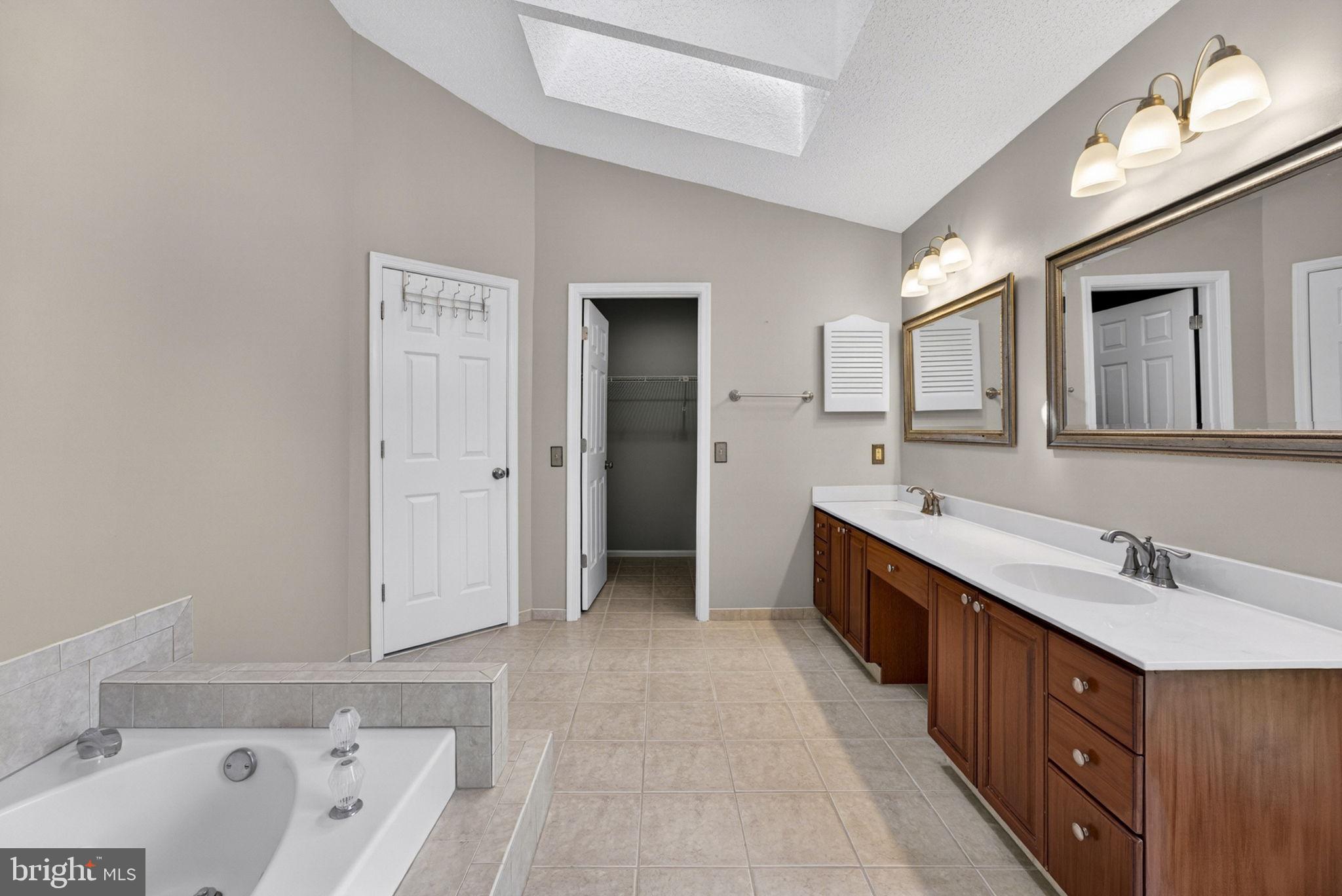 OAKENSHAW ESTATES - Residential