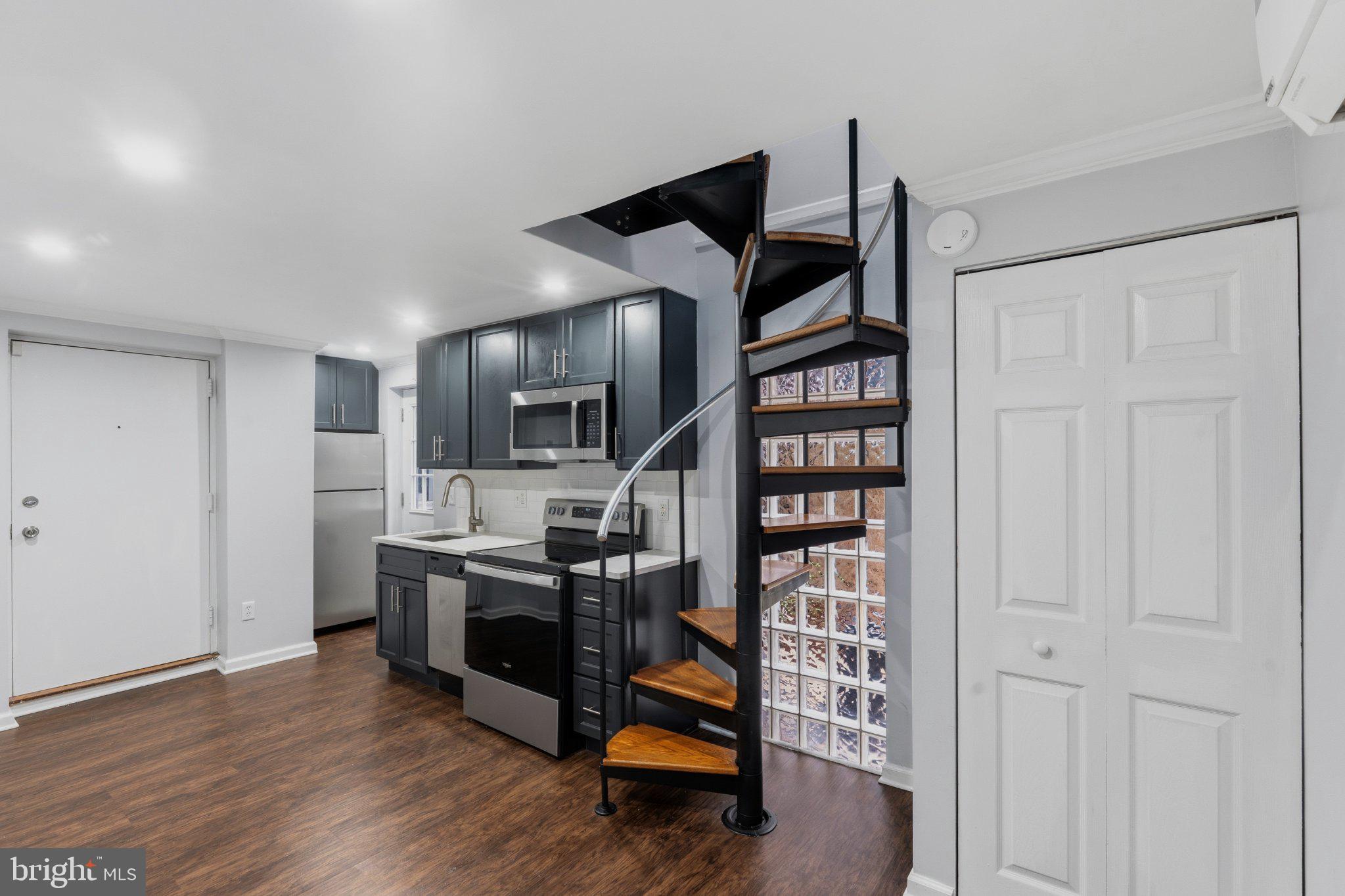 WASHINGTON SQ WEST - Residential