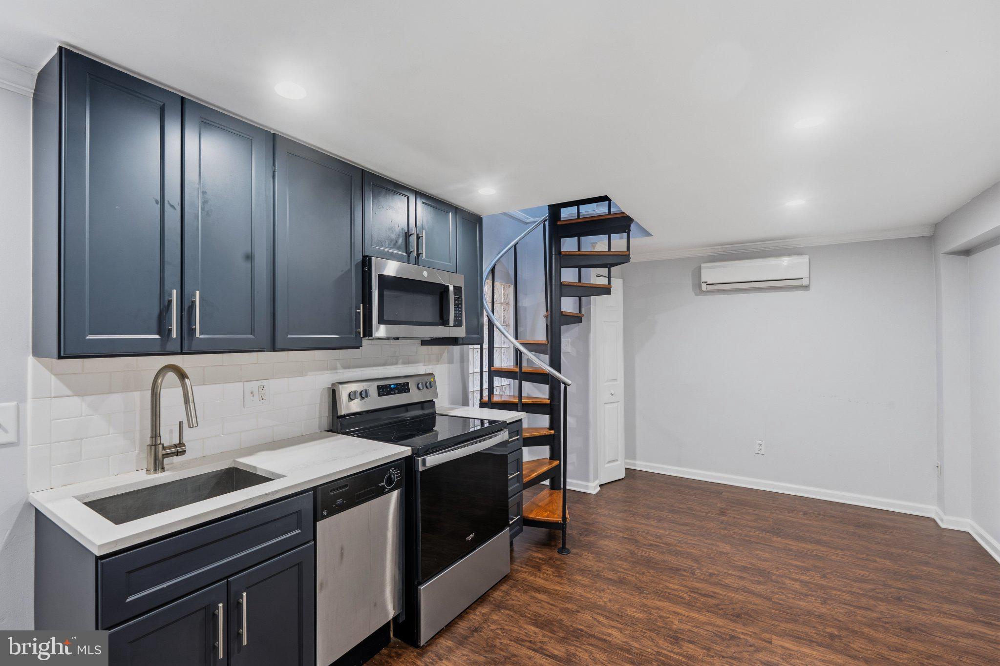 WASHINGTON SQ WEST - Residential
