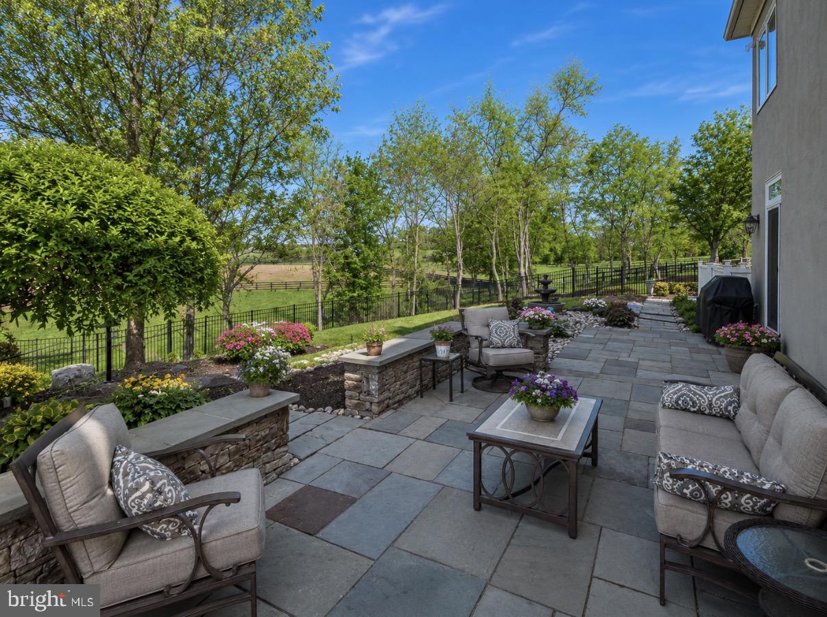 LAUREL BROOK - Residential