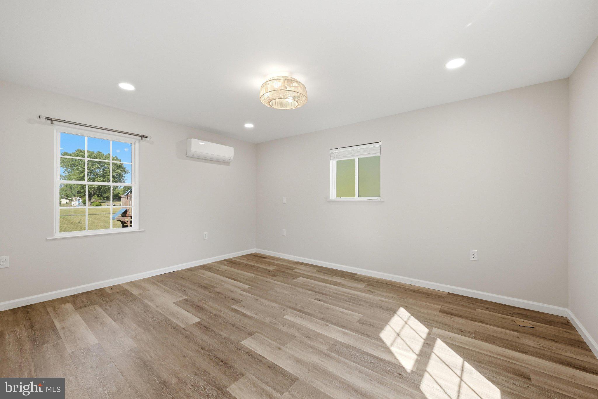 WAKELAND MANOR - Residential