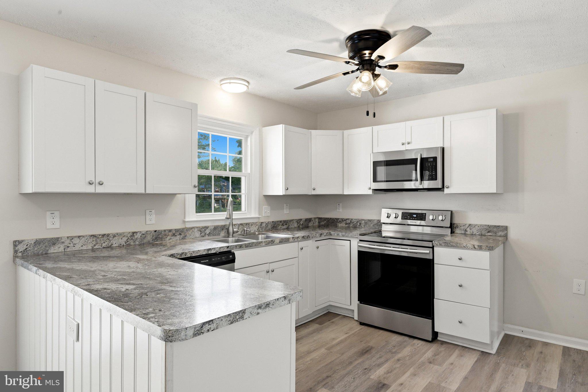 WAKELAND MANOR - Residential