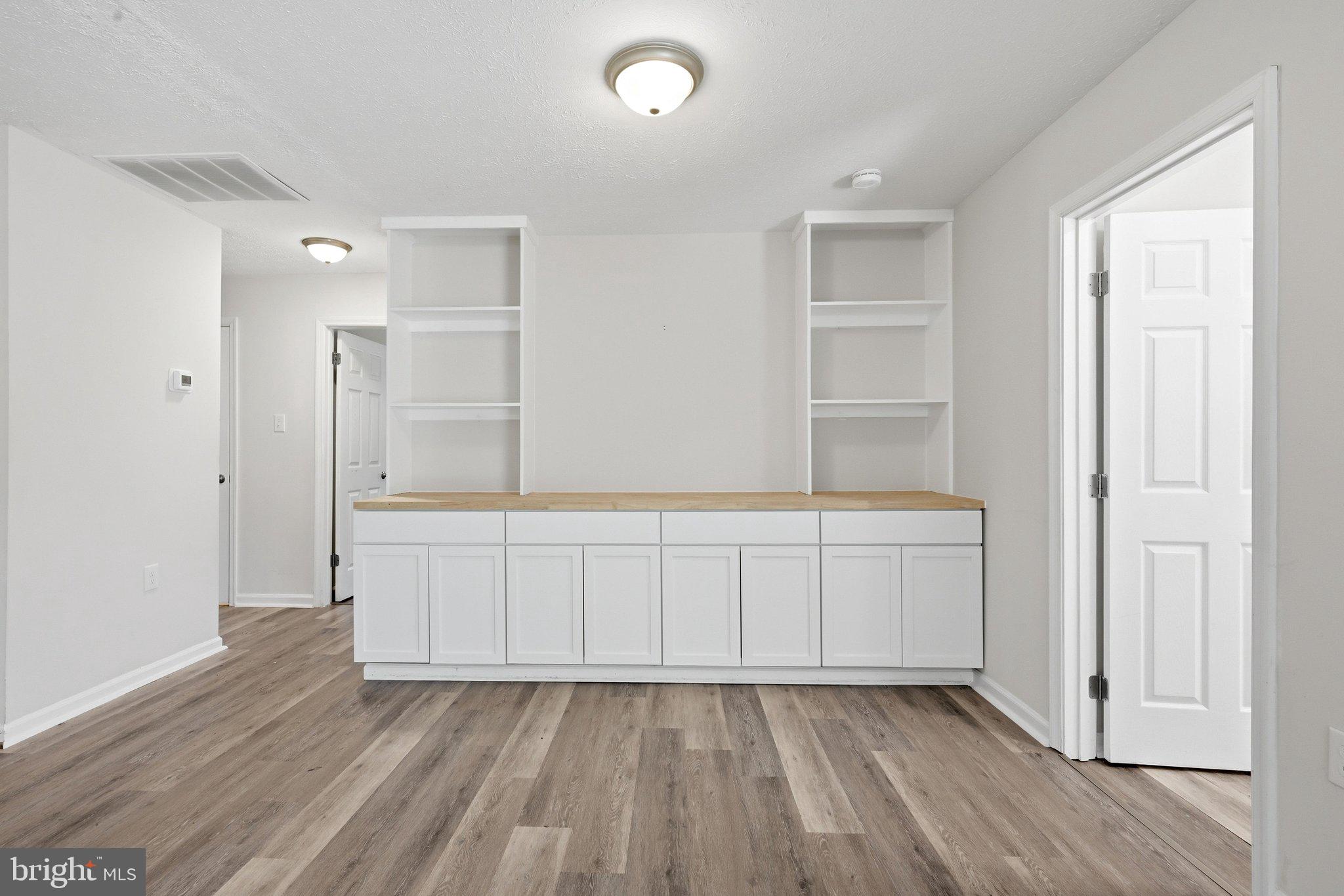 WAKELAND MANOR - Residential