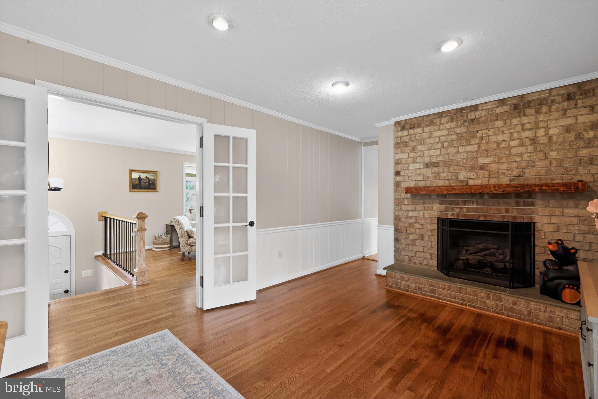 WILLIAMSBURG VILLAGE - Residential