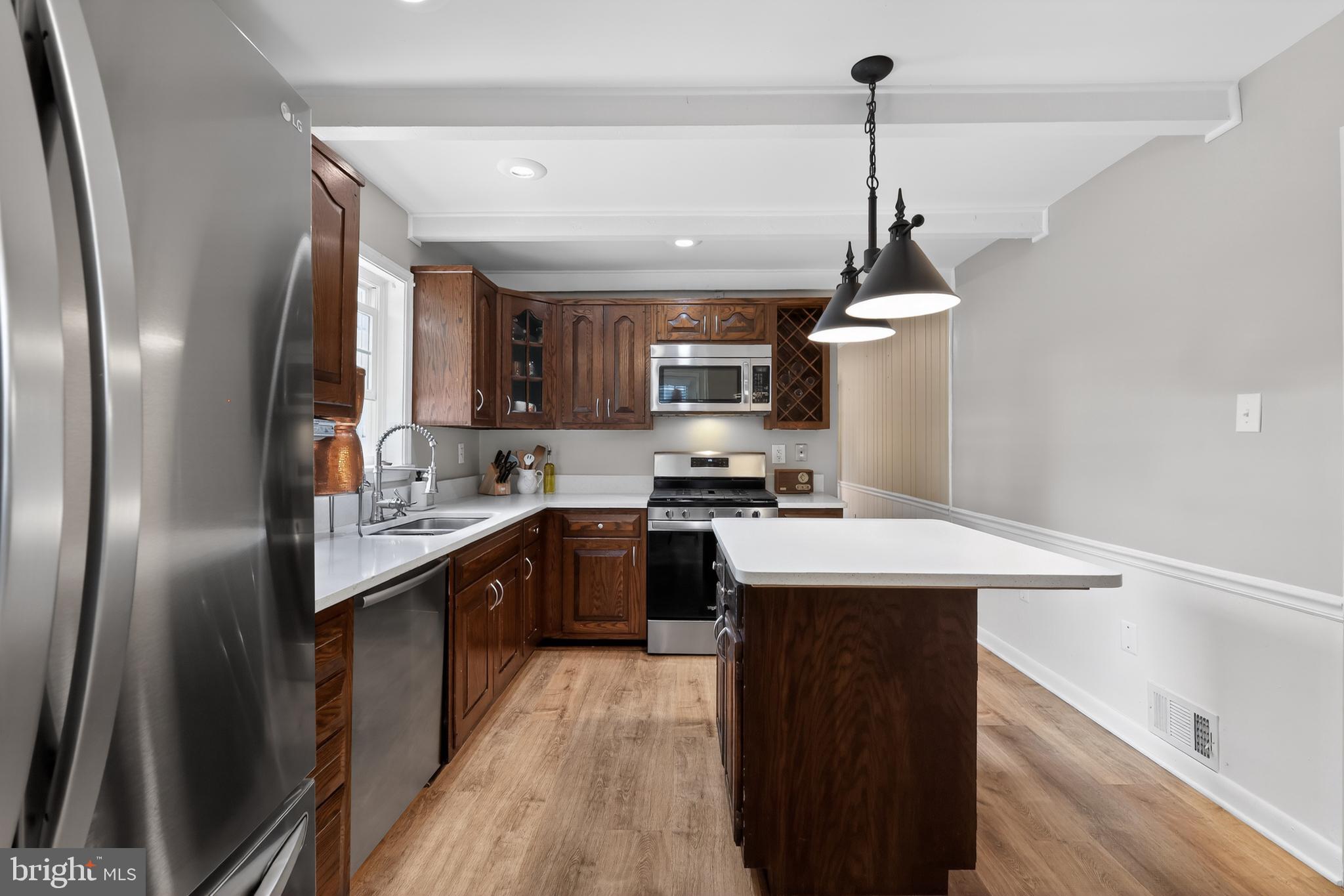 WILLIAMSBURG VILLAGE - Residential