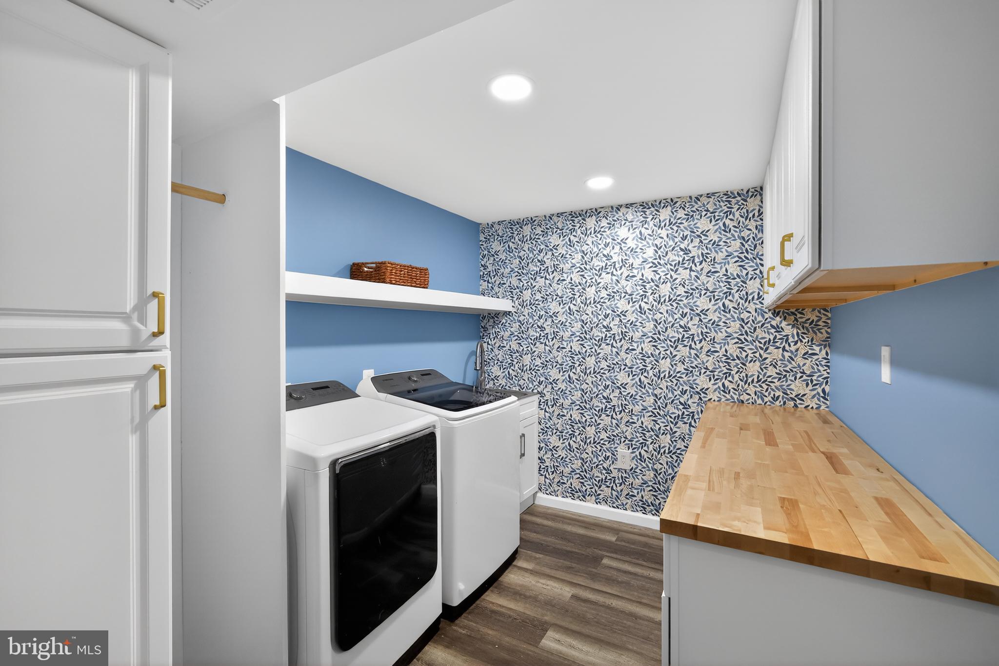 WILLIAMSBURG VILLAGE - Residential