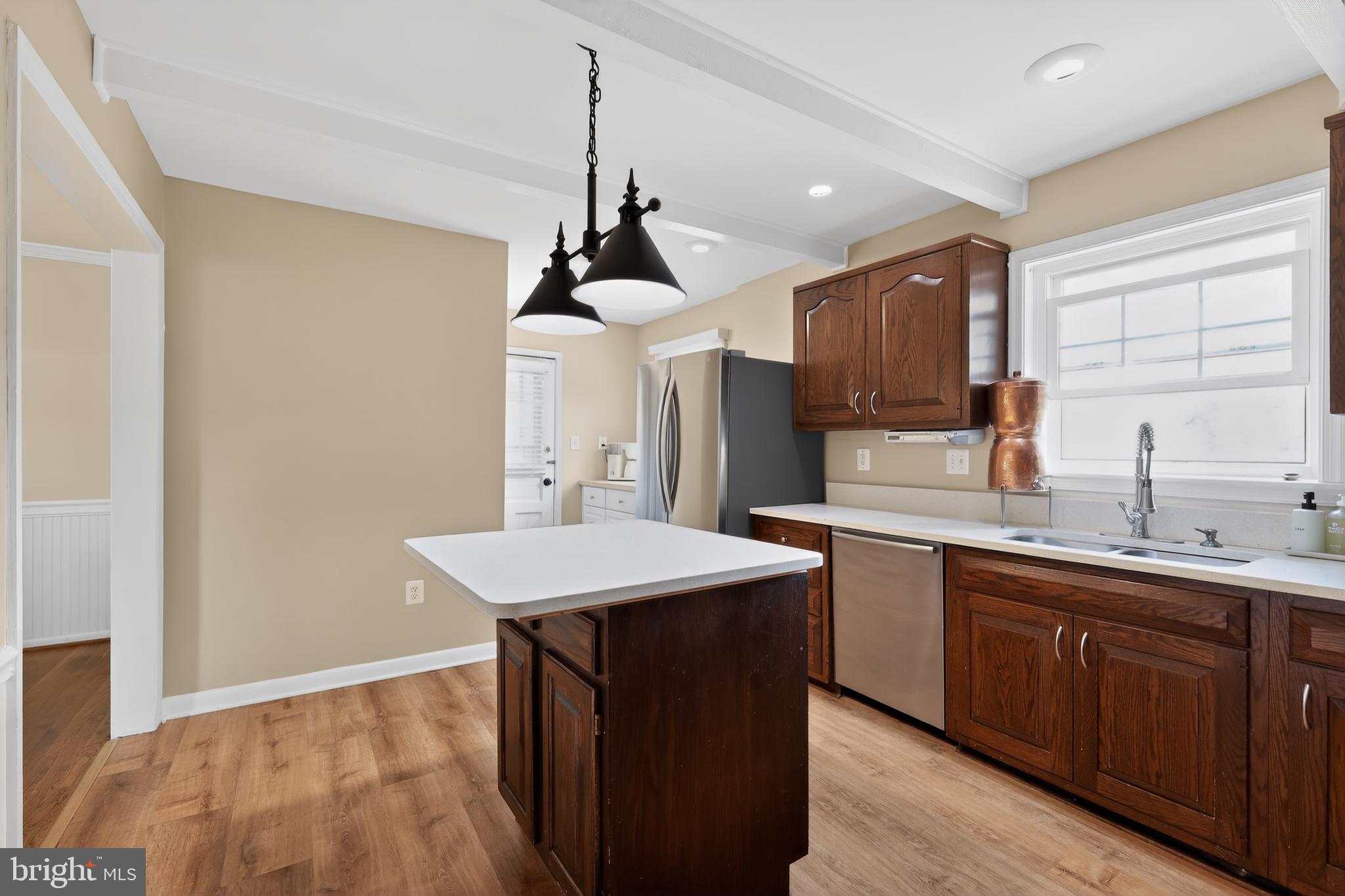 WILLIAMSBURG VILLAGE - Residential