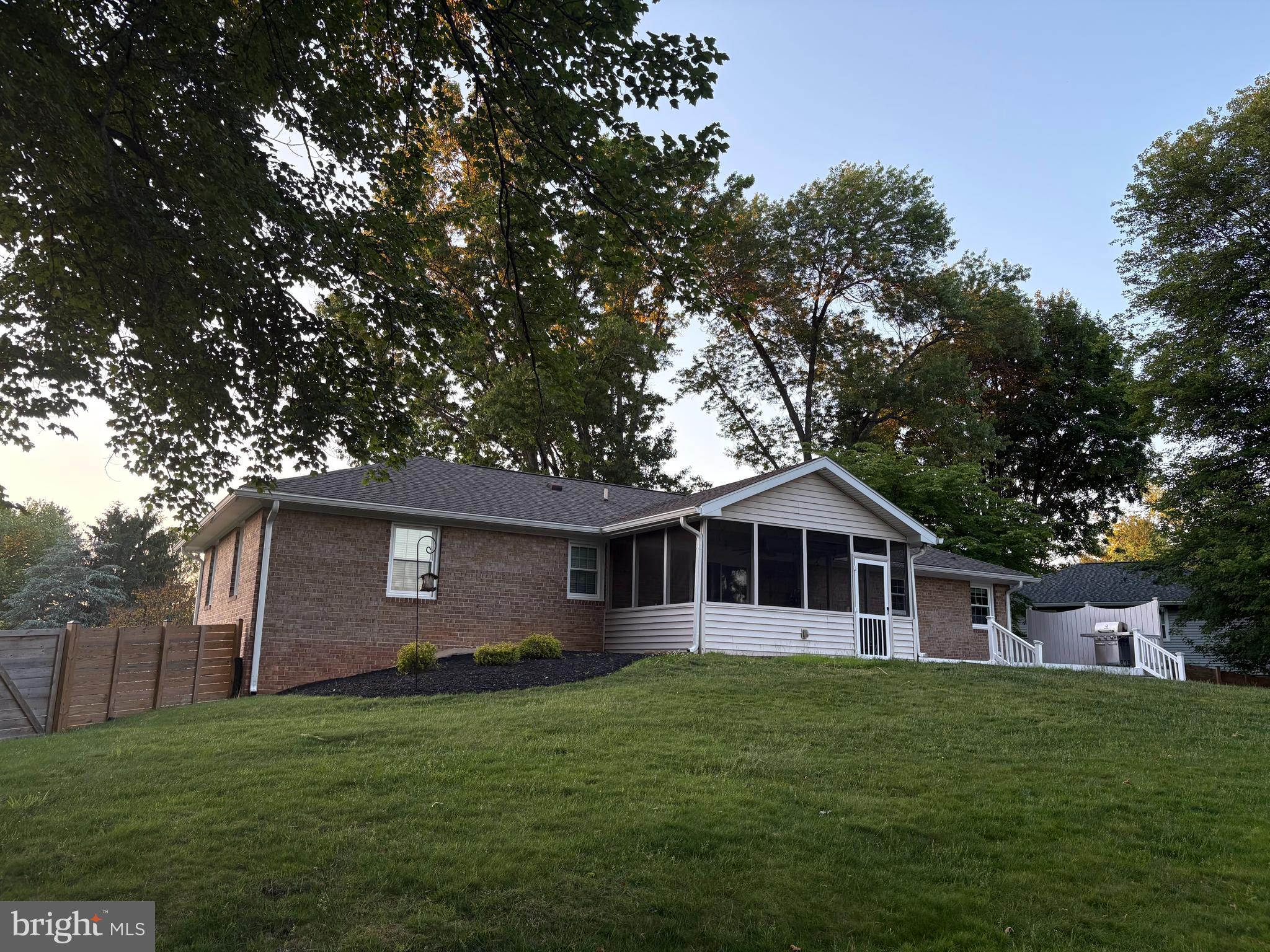 WILLIAMSBURG VILLAGE - Residential