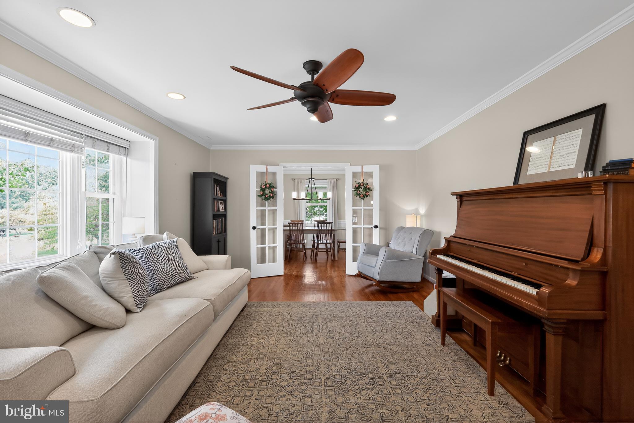 WILLIAMSBURG VILLAGE - Residential