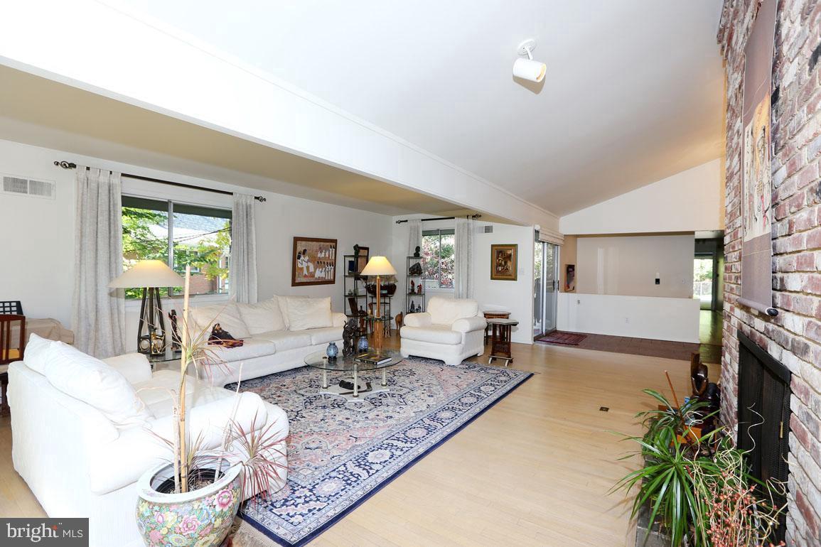 BANNOCKBURN ESTATES - Residential