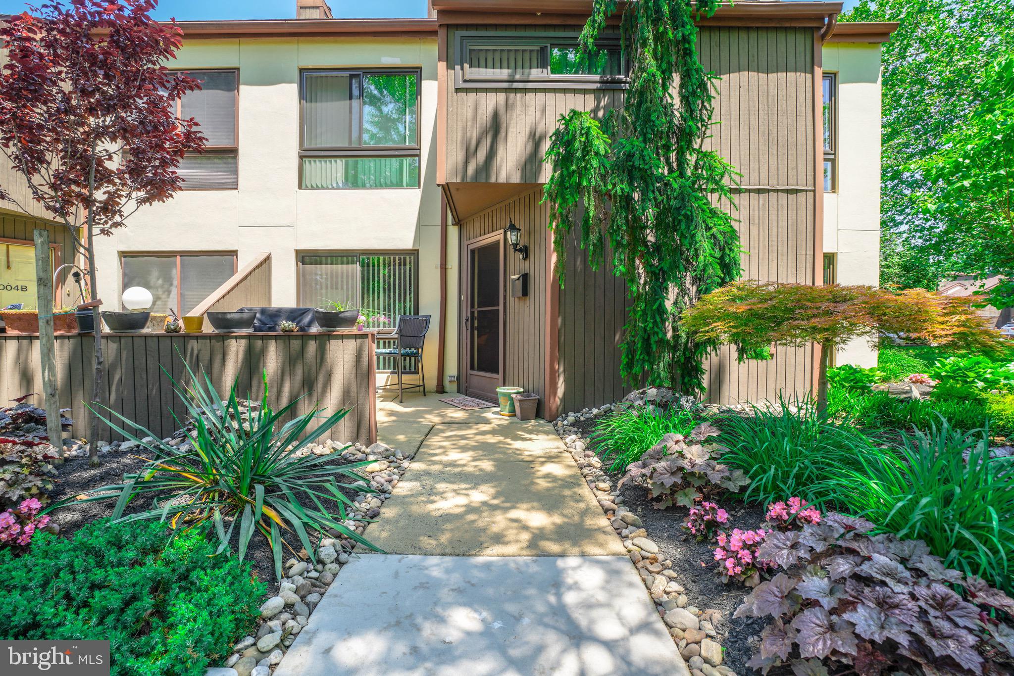 Rare 3 bedroom end unit at Bakers Bay. 3 Bedrooms and 2.5 baths. Walk into through the foyer, which leads into the living room with a sliding door to your front patio. Updated kitchen with stainless steel appliances and open to the dining room. A convieniant powder room located on first floor.  Upstairs you'll find the master bedroom with sitting area and master bathroom. Additional two bedrooms located on second and third floor with a full bathroom. Bakers Bay provides private security guard upon entry, 2 community indoor and outdoor pools, tennis and gym access. Make this your home today!