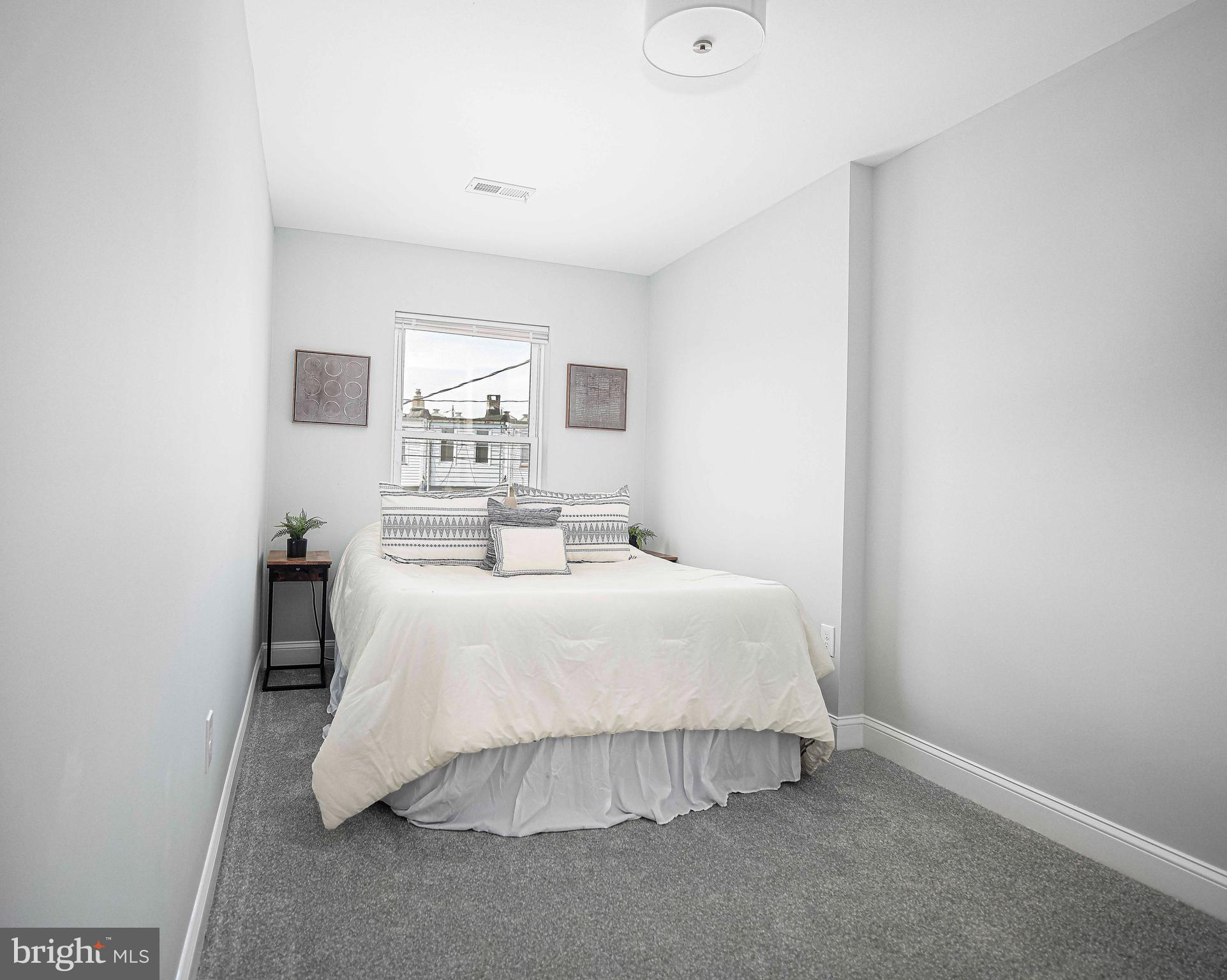 ELLWOOD PARK - Residential