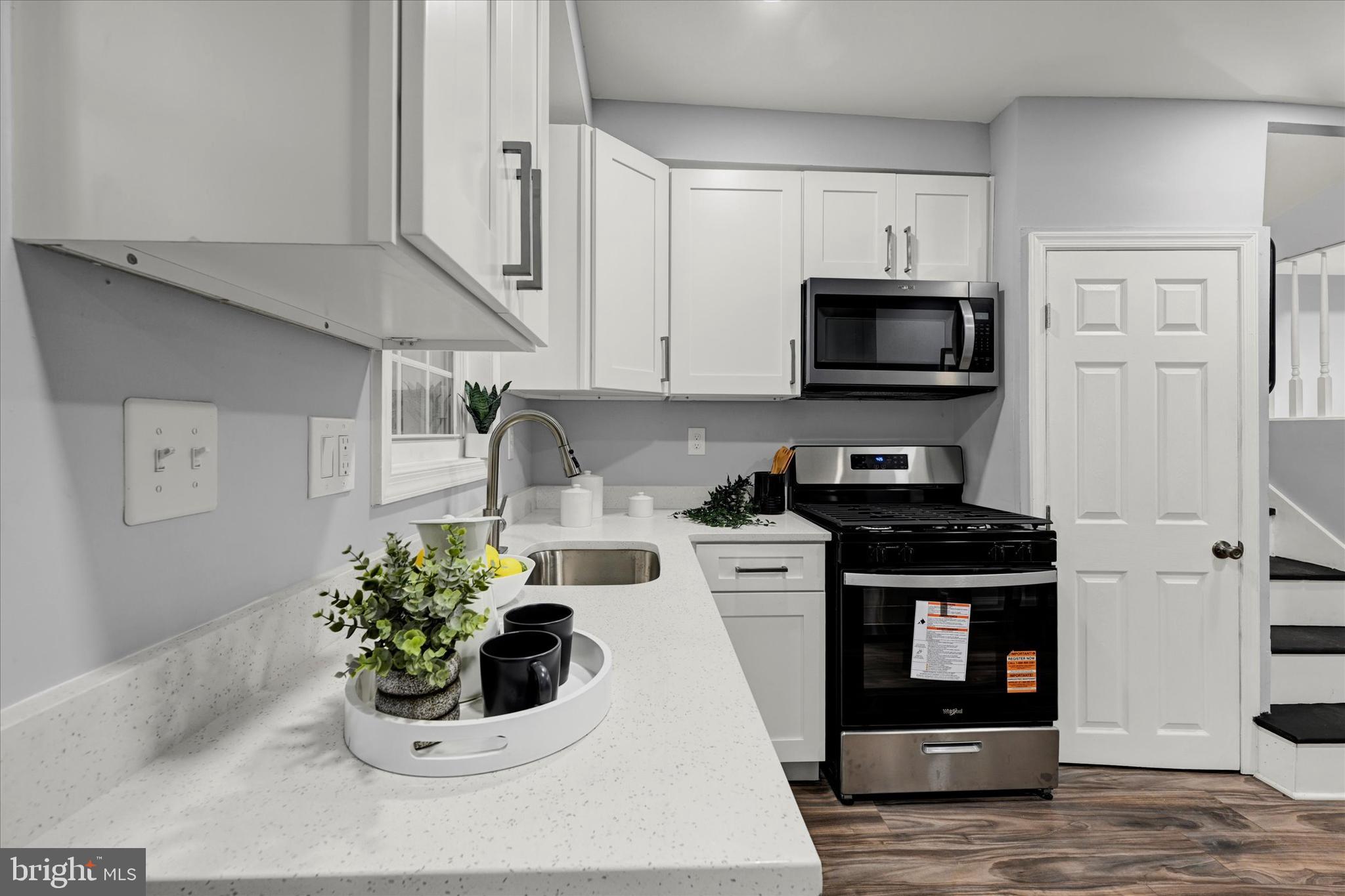 HOLLINS MARKET - Residential