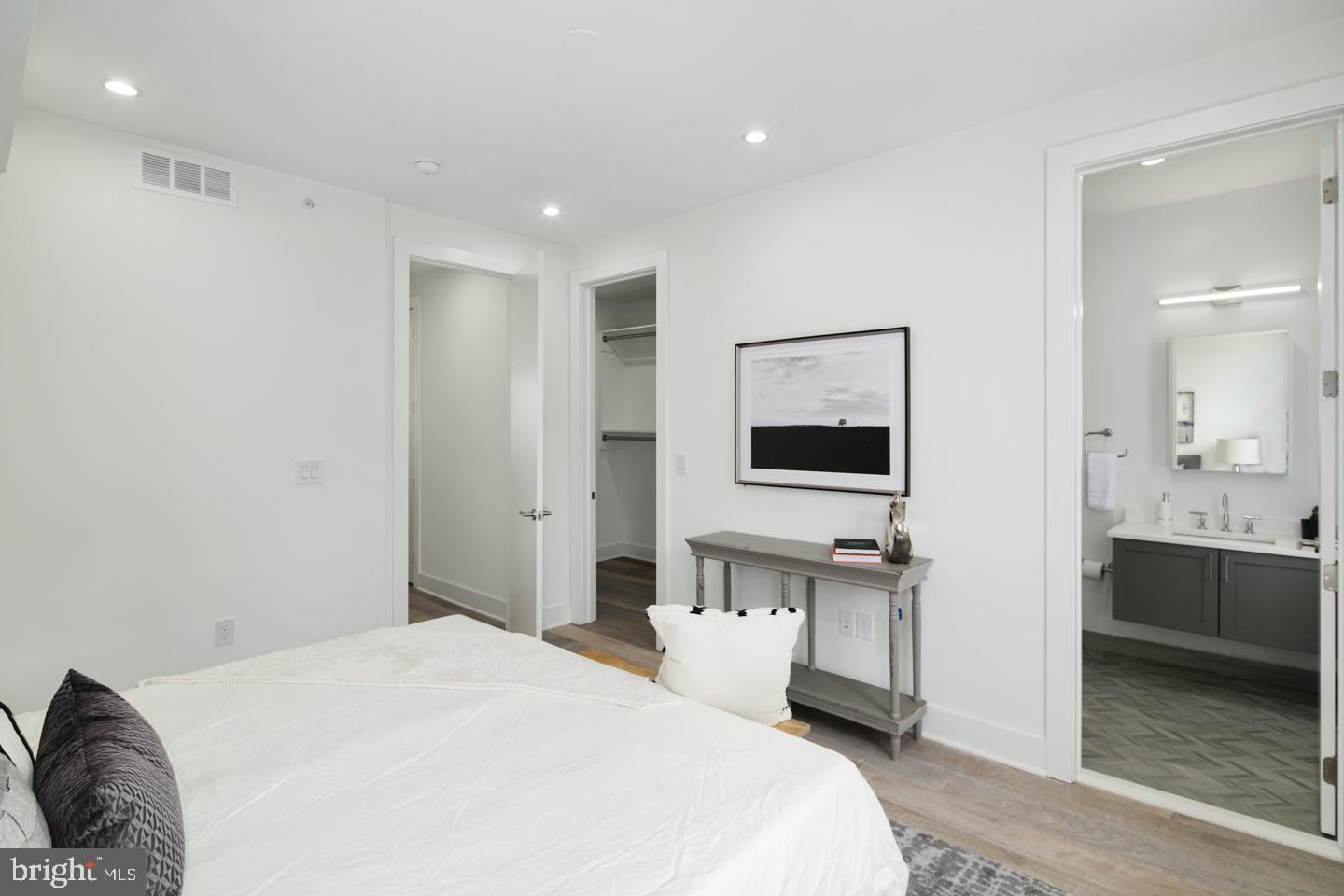 SOCIETY HILL - Residential