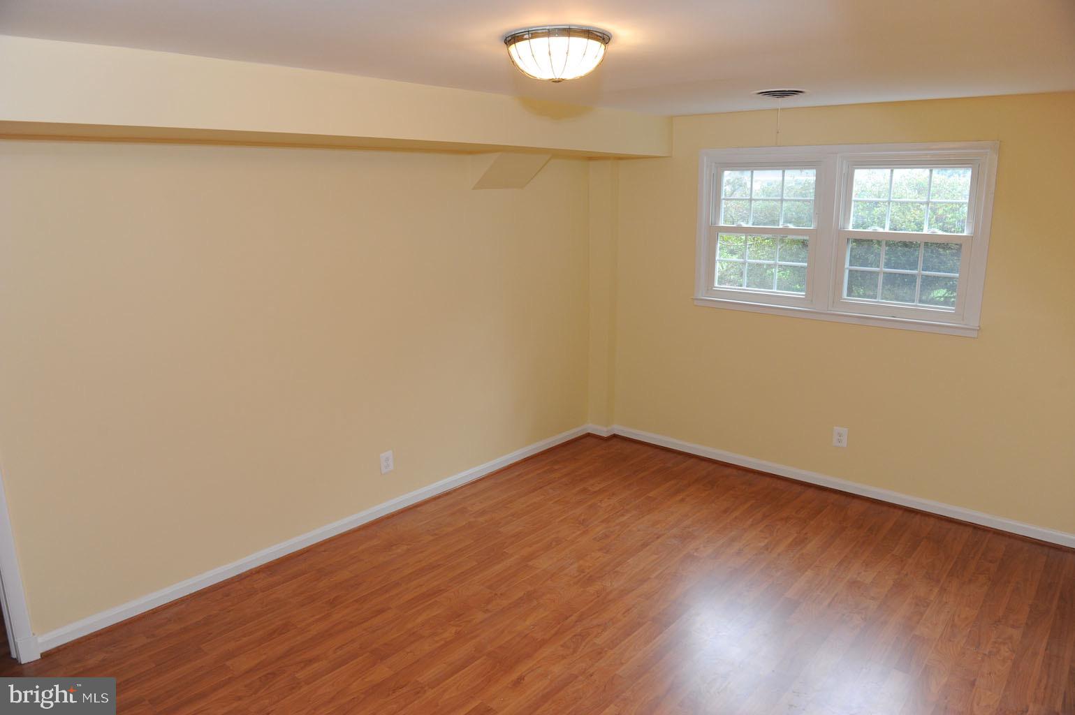 BROYHILLS MCLEAN ESTATES - Residential Lease
