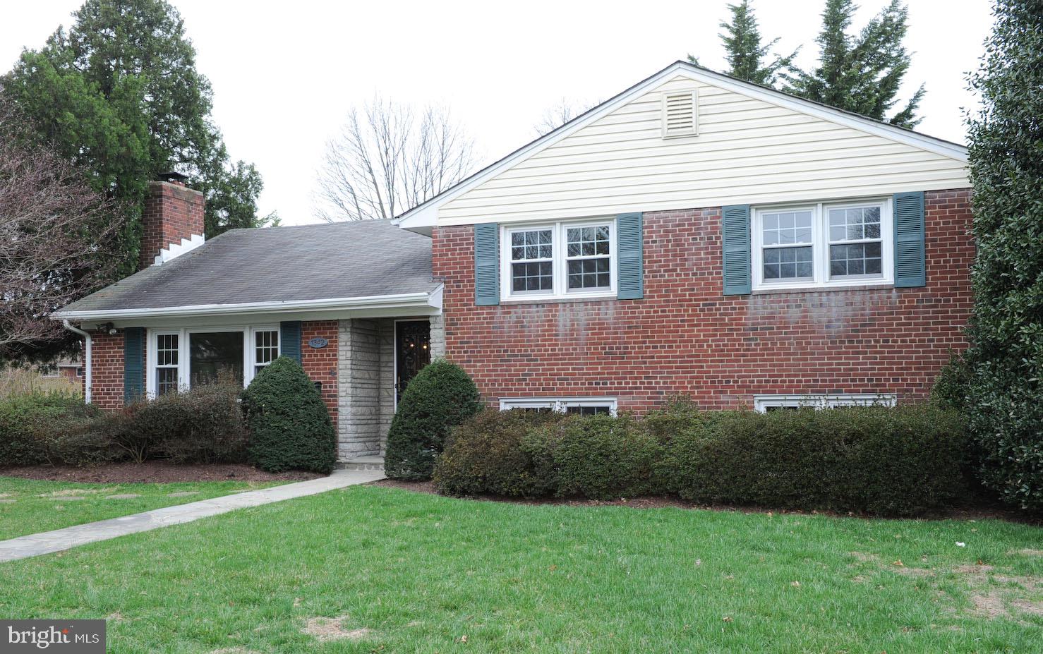 BROYHILLS MCLEAN ESTATES - Residential Lease