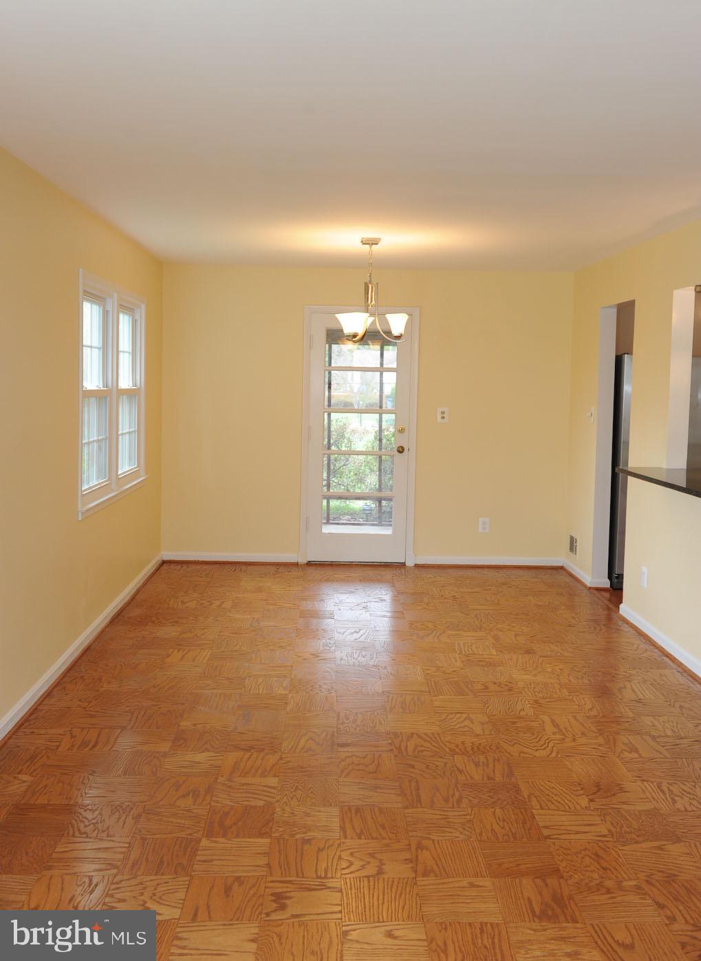 BROYHILLS MCLEAN ESTATES - Residential Lease