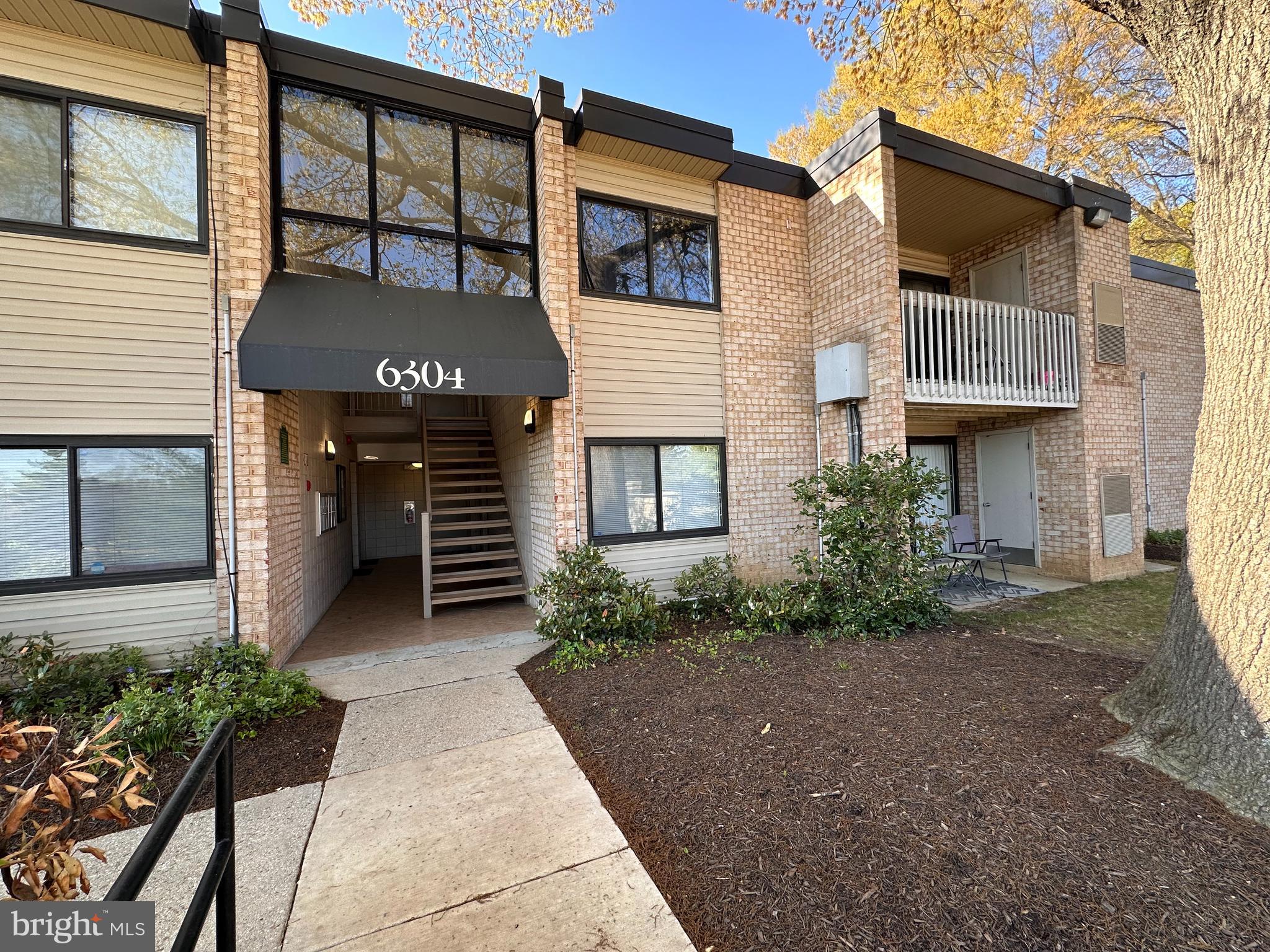 Turnkey investment opportunity in Westwood Park! This tenant-occupied 1-bedroom condo is generating approximately $1,500/month in rental income, offering immediate cash flow from day one.

The current tenant has been in place for over two years and pays consistently, providing stability and peace of mind for the next owner. The unit has been updated and well-maintained,  featuring new appliances and improvements completed in 2024 to support long-term tenancy.

Owner is willing to deliver the property vacant if desired.

With a lower condo fee compared to nearby communities, this property presents a strong opportunity with manageable expenses.

Conveniently located near major commuter routes, shopping, and dining. A solid addition to any investment portfolio.