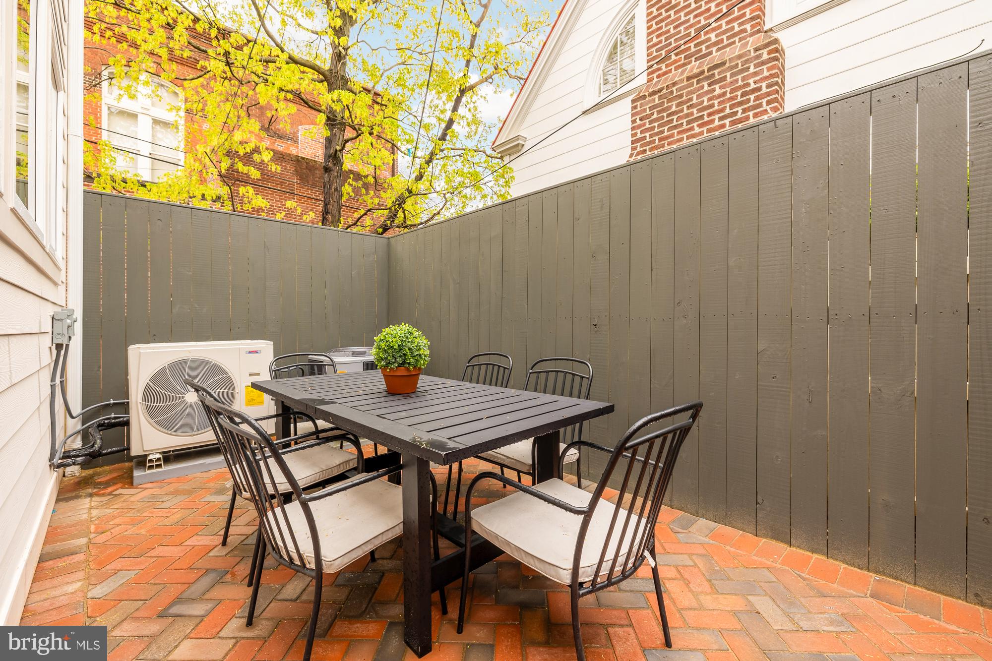 OLD TOWN ALEXANDRIA - Residential