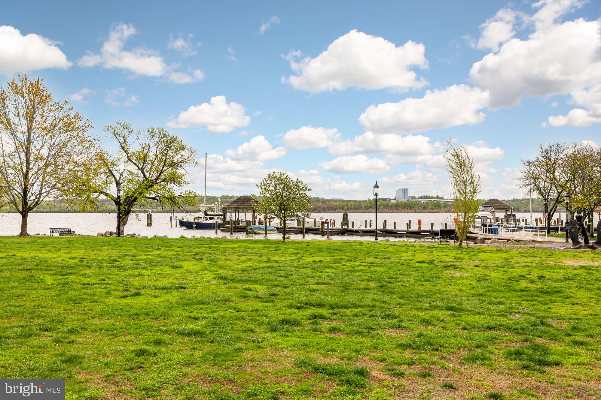 OLD TOWN ALEXANDRIA - Residential