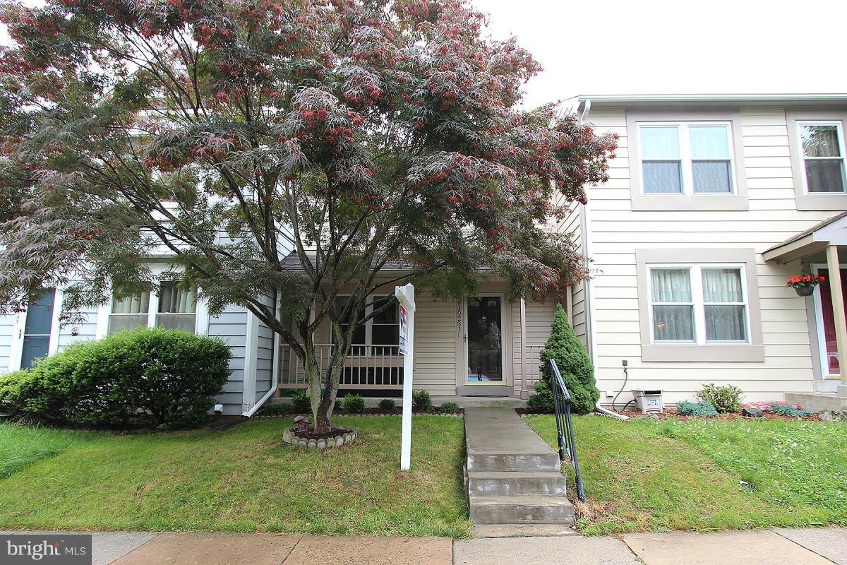 AMAZING TOWNHOUSE LOCATED IN A QUIET CULDESAC FEATURING TWO MASTER SUITES WITH PRIVATE BATHS, NEW CARPET, BEAUTIFUL  LAMINATE FLOORS , RENOVATED KITCHEN AND BATHS. NEWLY RESURFACED DECK OVERLOOKING  GREAT SENECA STREAM VALLEY PARK.  SPACIOUS FENCED IN BACKYARD.  FINISHED WALK OUT BASEMENT TO VERY PRIVATE PATIO . A MUST SEE!!