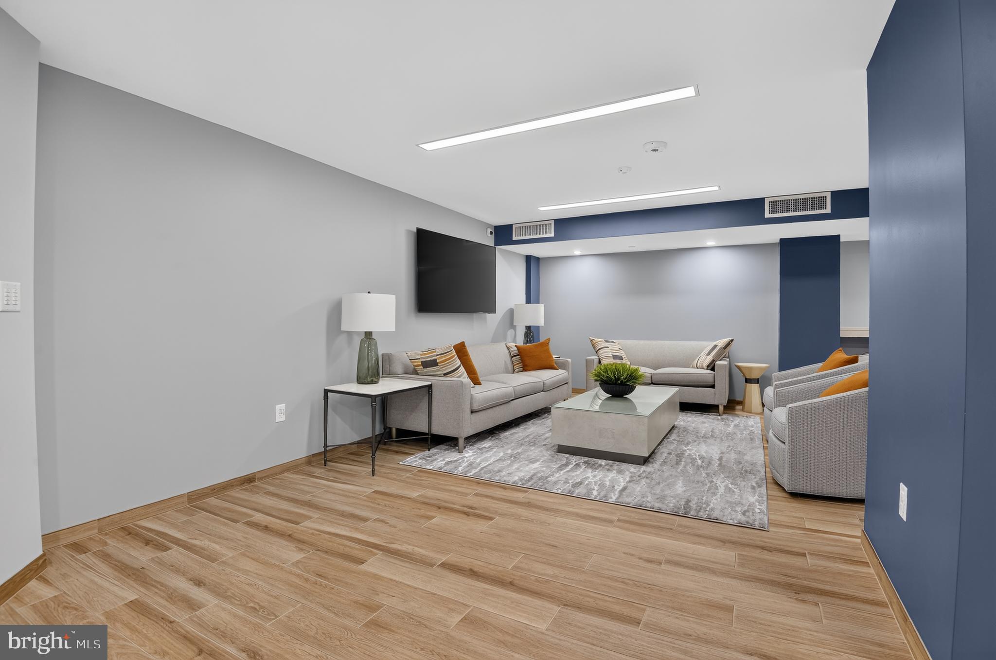 ENCORE OF MCLEAN - Residential