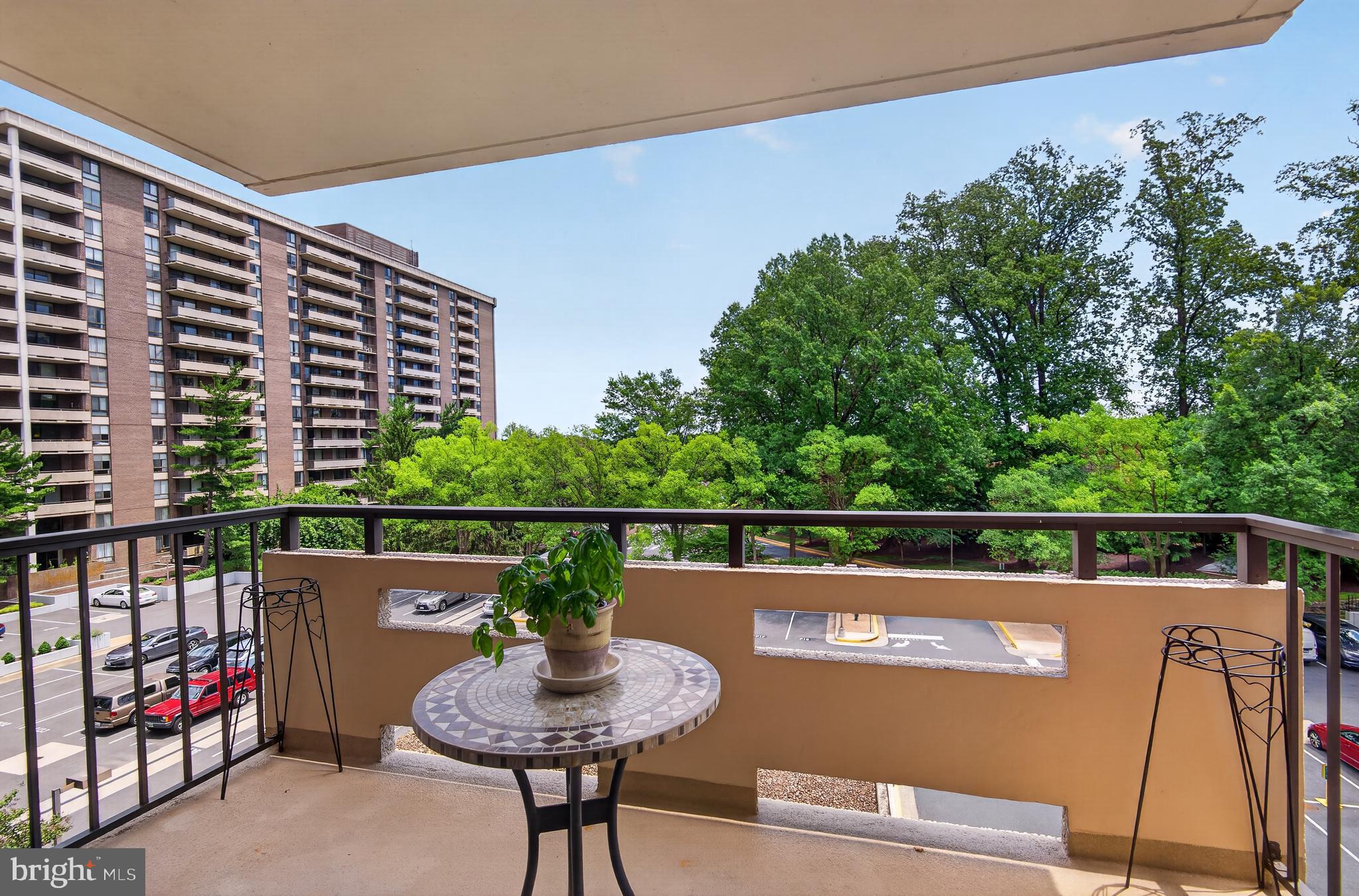 ENCORE OF MCLEAN - Residential