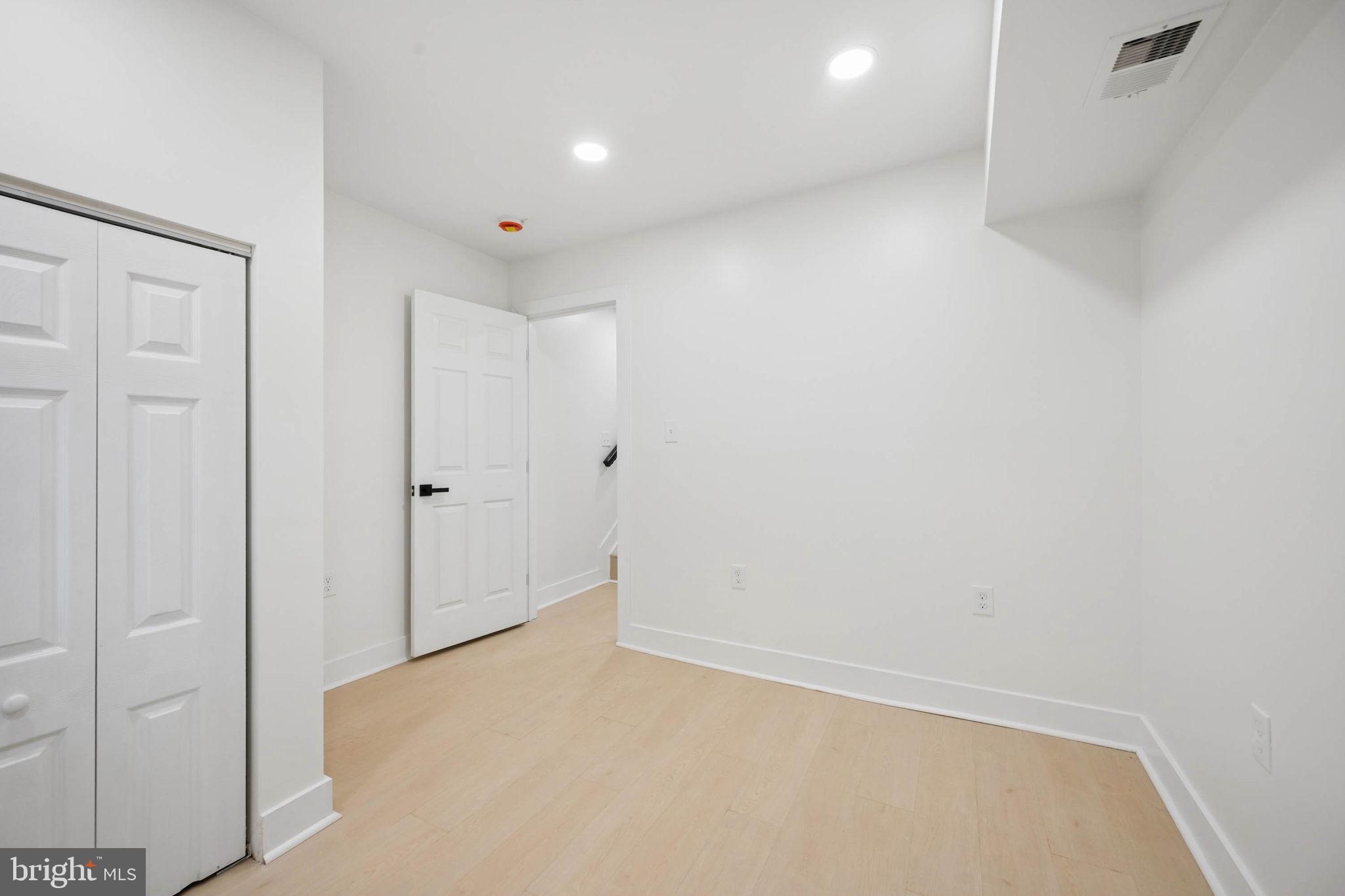 SANDTOWN-WINCHESTER - Residential