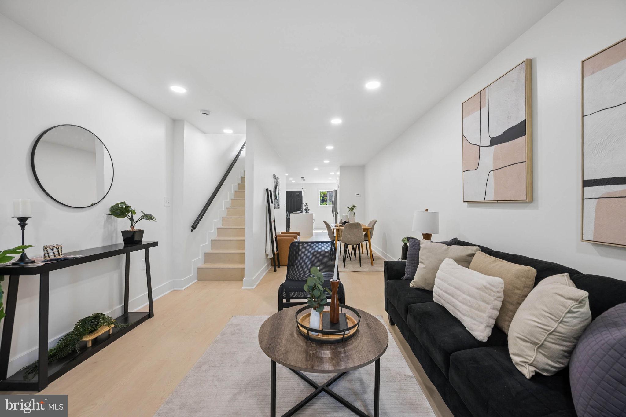 SANDTOWN-WINCHESTER - Residential