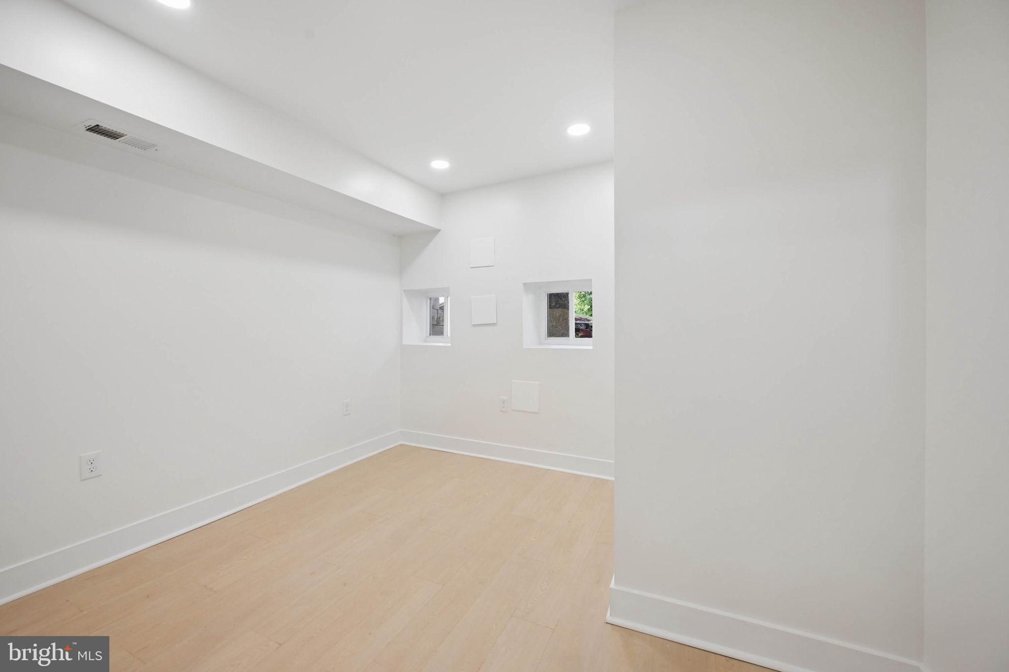 SANDTOWN-WINCHESTER - Residential