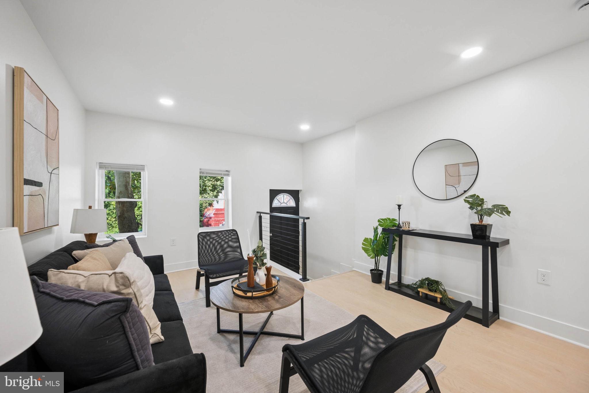 SANDTOWN-WINCHESTER - Residential