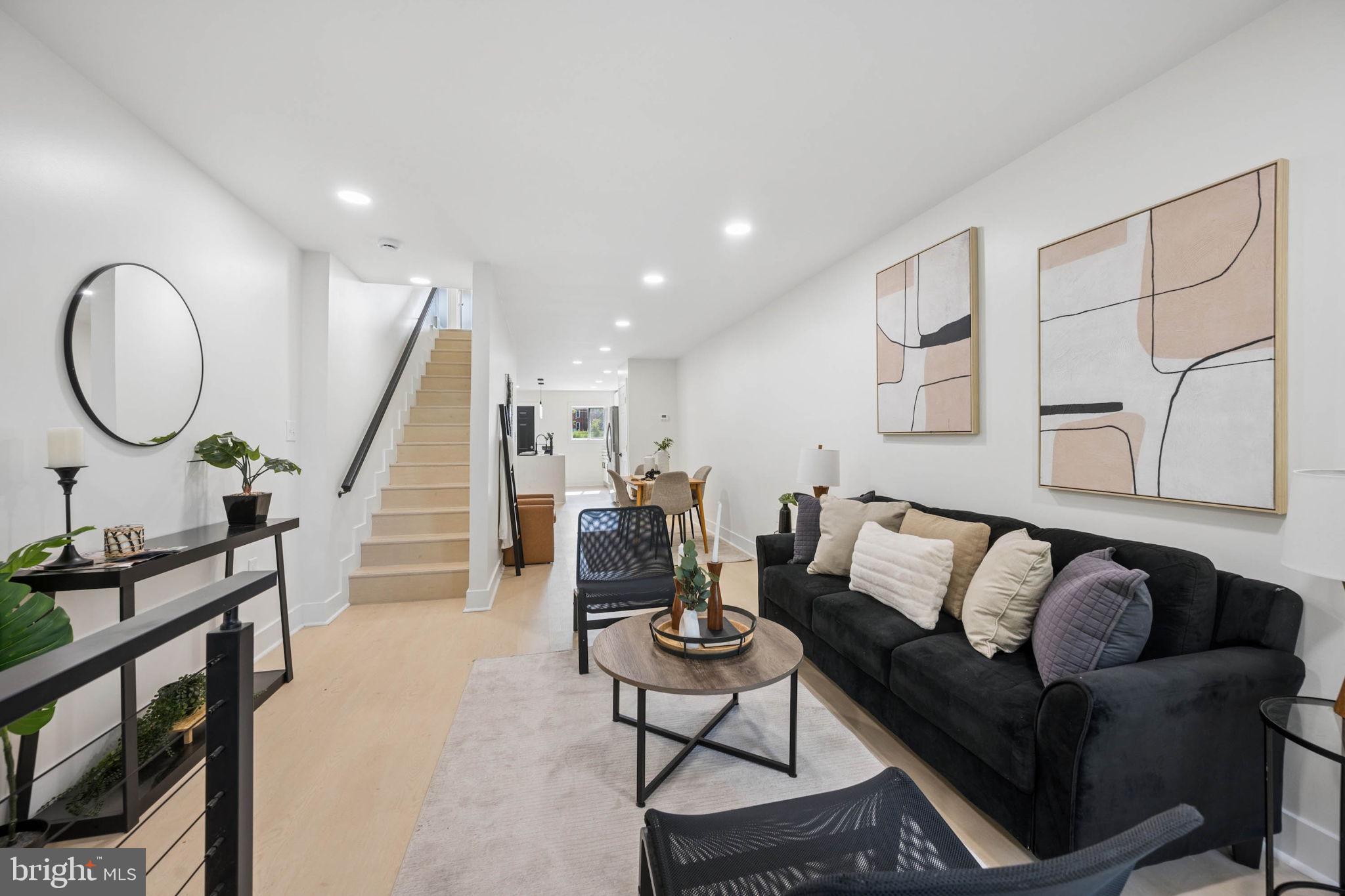SANDTOWN-WINCHESTER - Residential