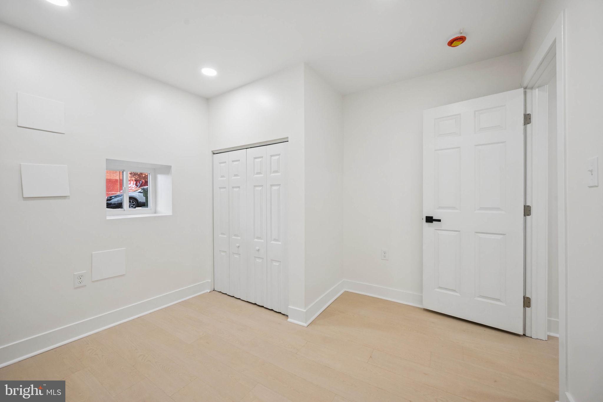 SANDTOWN-WINCHESTER - Residential