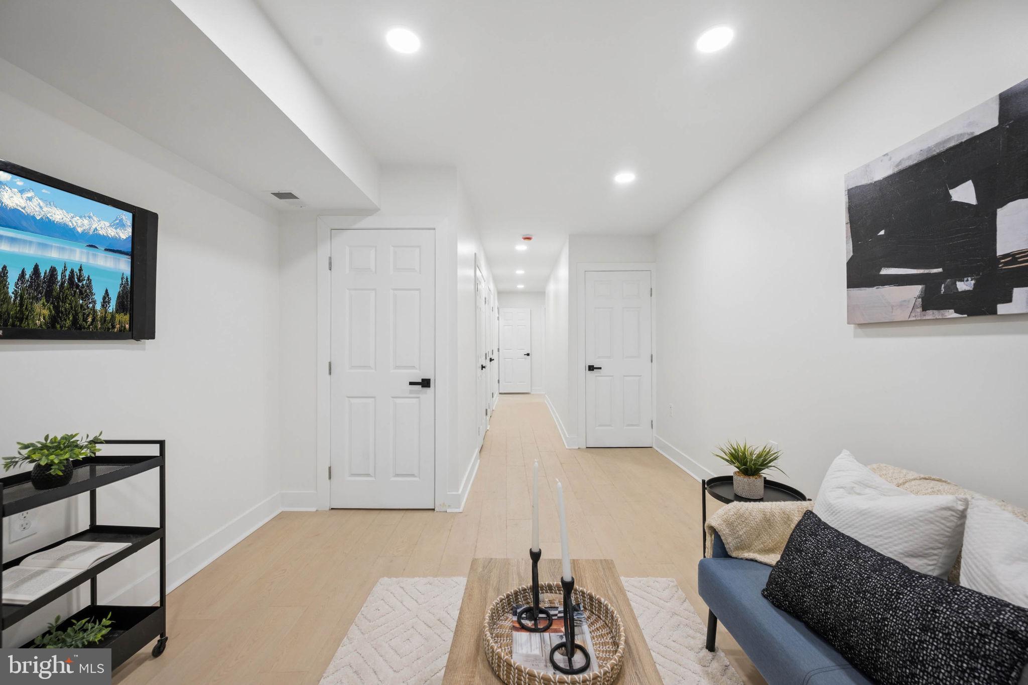 SANDTOWN-WINCHESTER - Residential