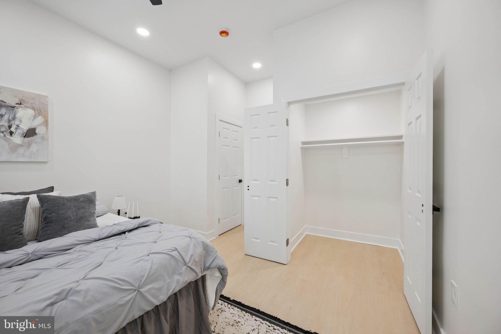 SANDTOWN-WINCHESTER - Residential